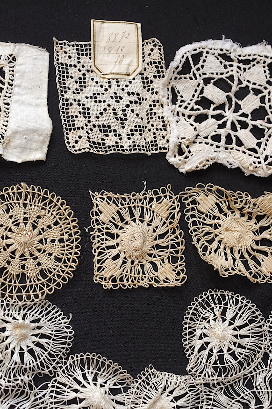 アンティークレースモチーフ2/dentelle ancienne/antique lace .FR a l'epoque