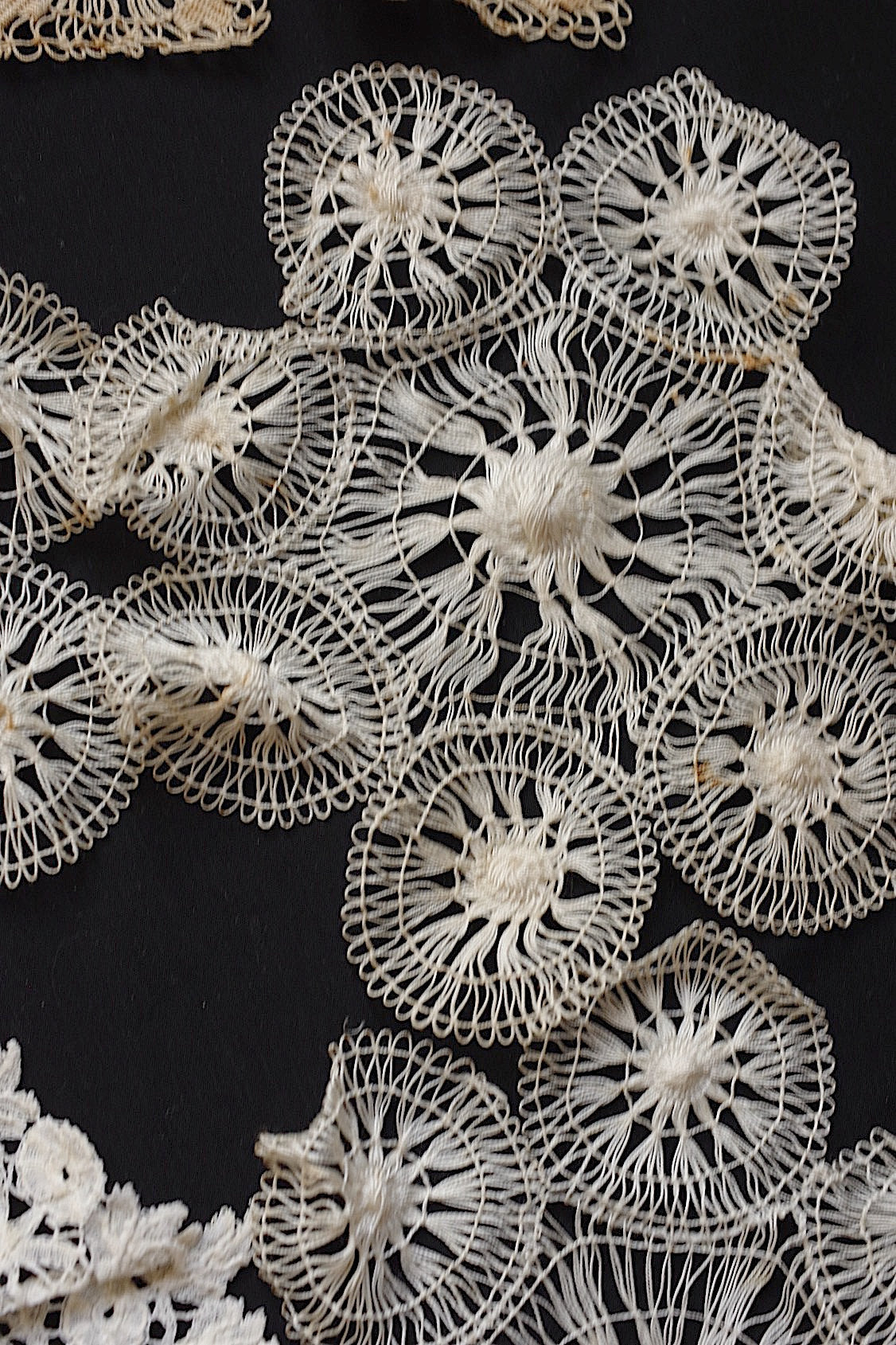 アンティークレースモチーフ2/dentelle ancienne/antique lace .FR a l'epoque