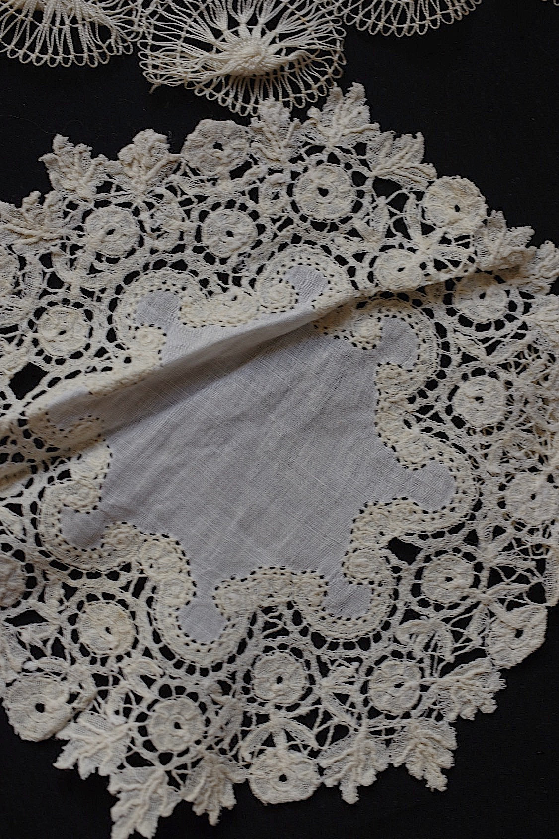 アンティークレースモチーフ2/dentelle ancienne/antique lace .FR a l'epoque