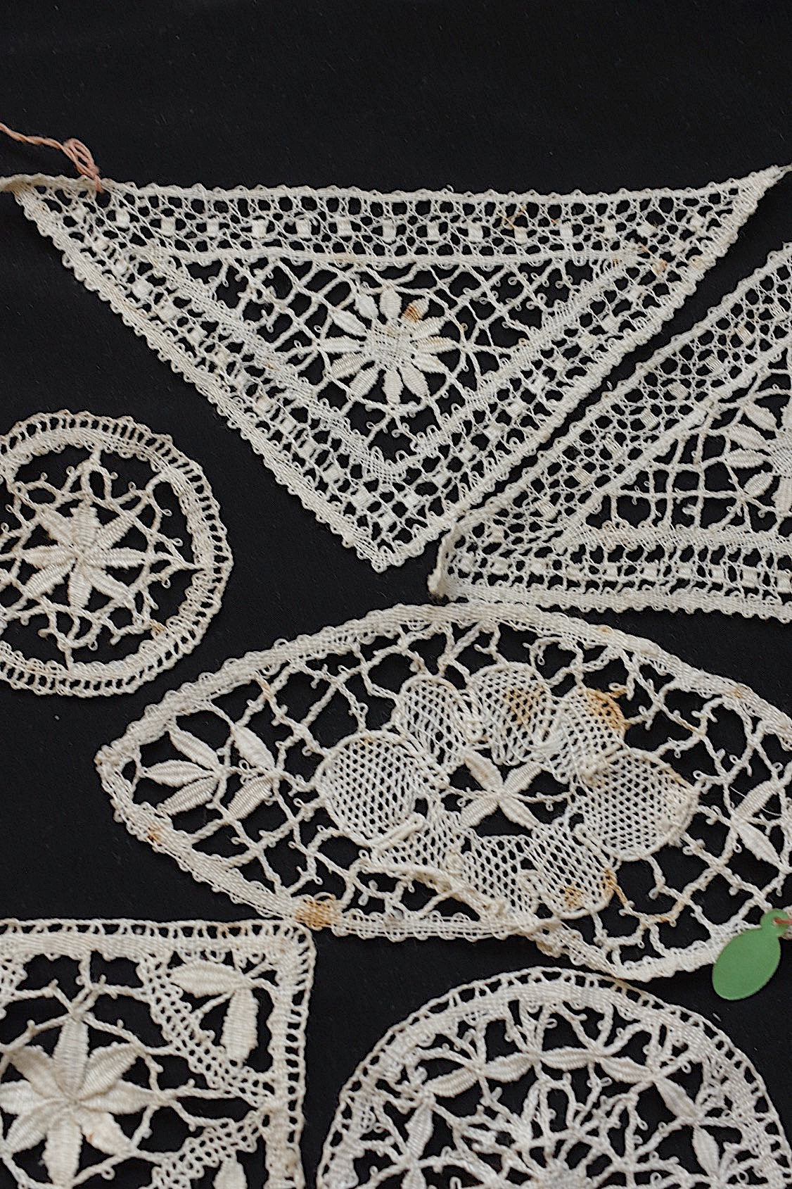 アンティークレースモチーフ3/dentelle ancienne/antique lace .FR a l'epoque