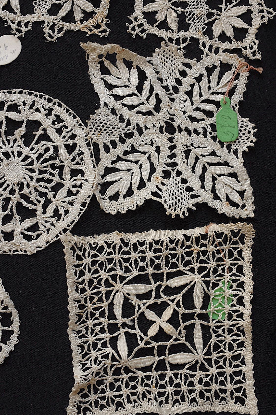 アンティークレースモチーフ3/dentelle ancienne/antique lace .FR a l'epoque