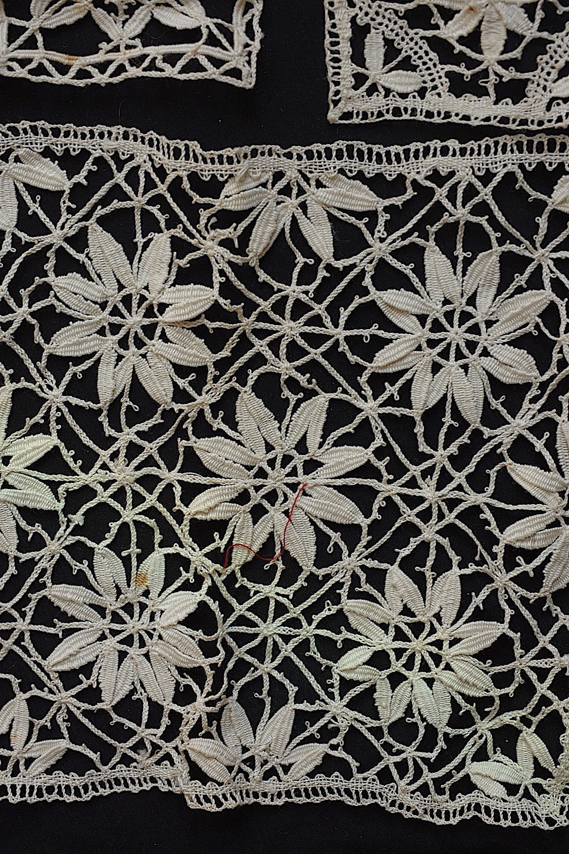 アンティークレースモチーフ3/dentelle ancienne/antique lace .FR a l'epoque