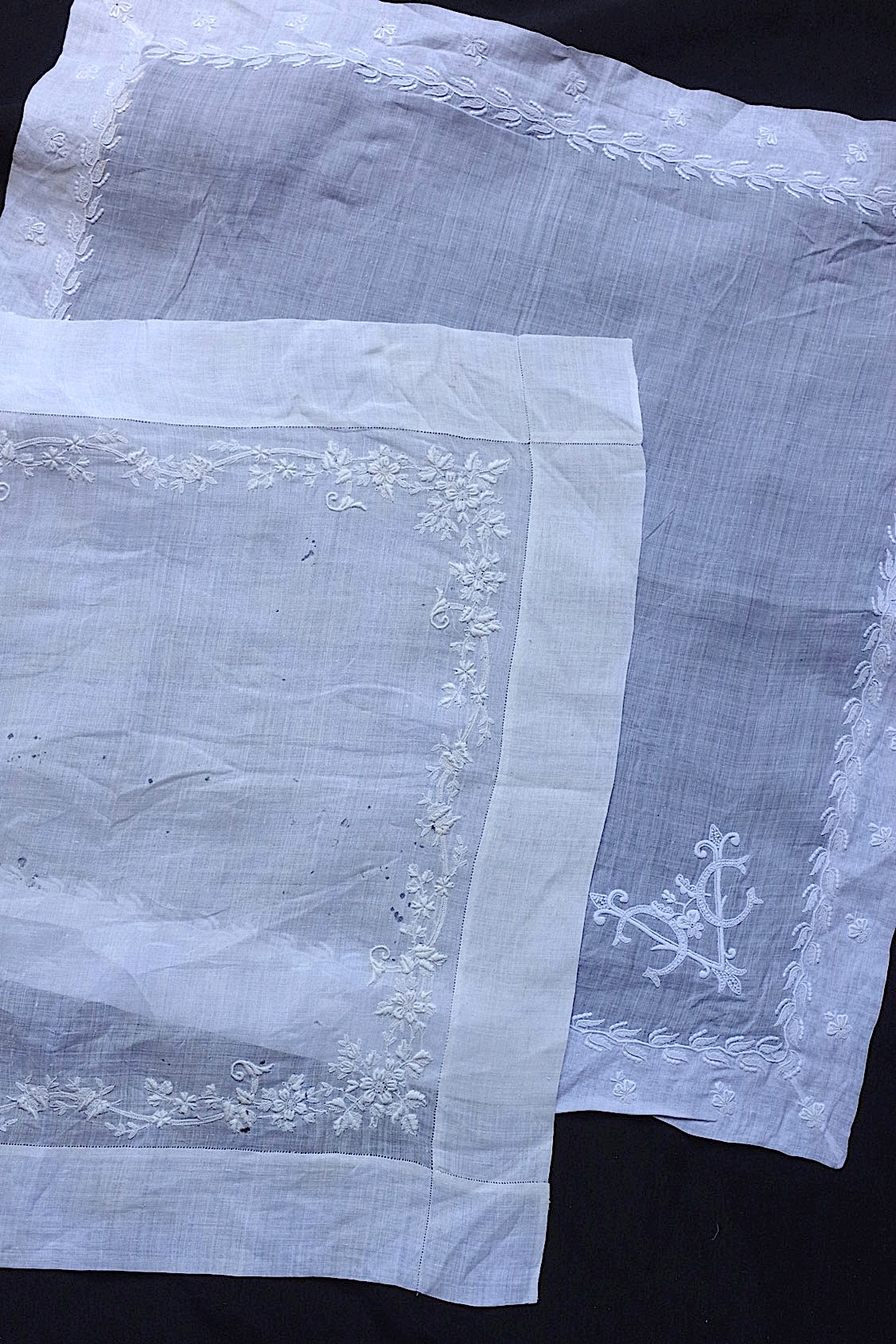 アンティーク刺繍ハンカチ1/dentelle ancienne /antique .FR a l'epoque