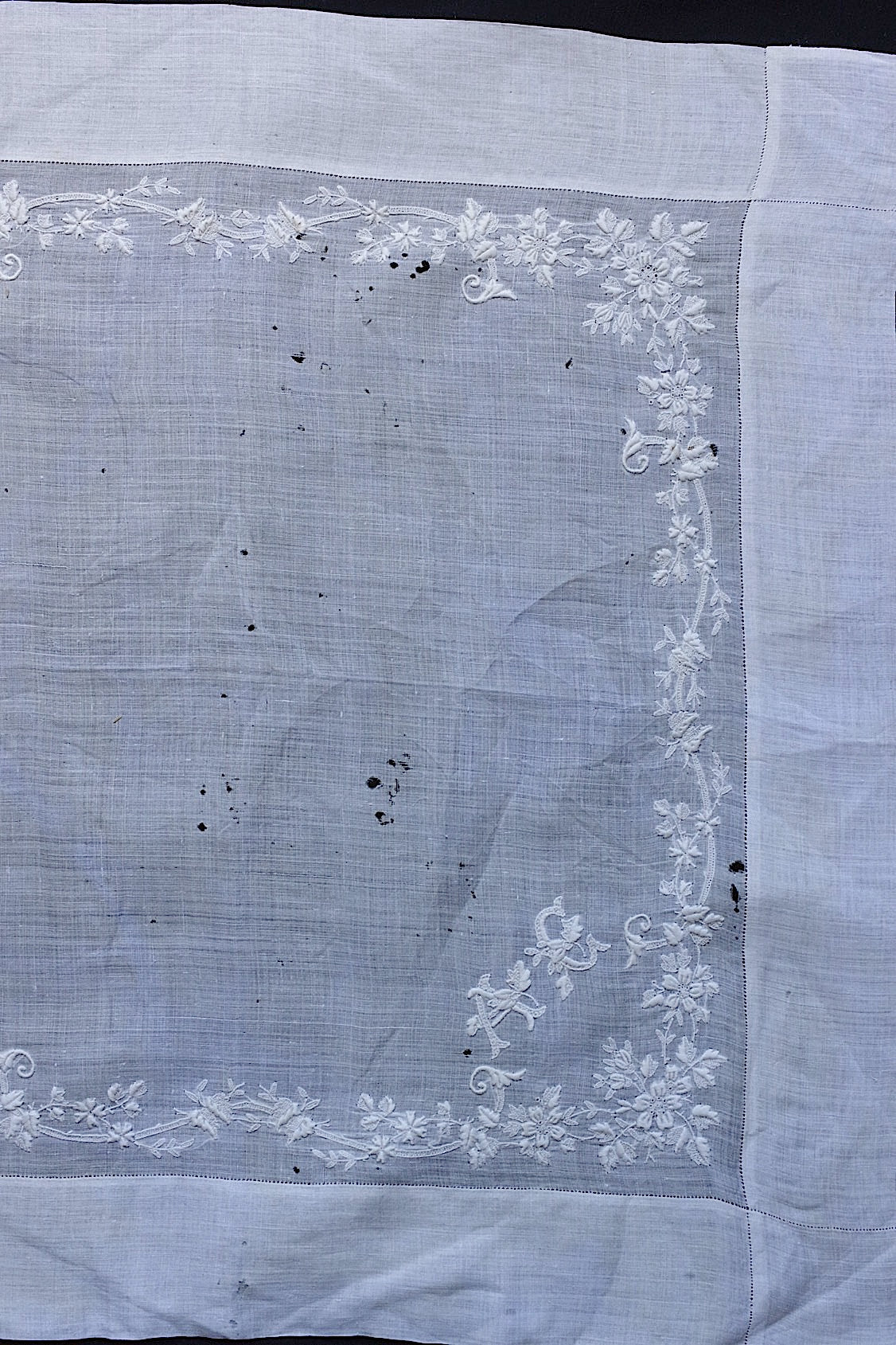 アンティーク刺繍ハンカチ1/dentelle ancienne /antique .FR a l'epoque