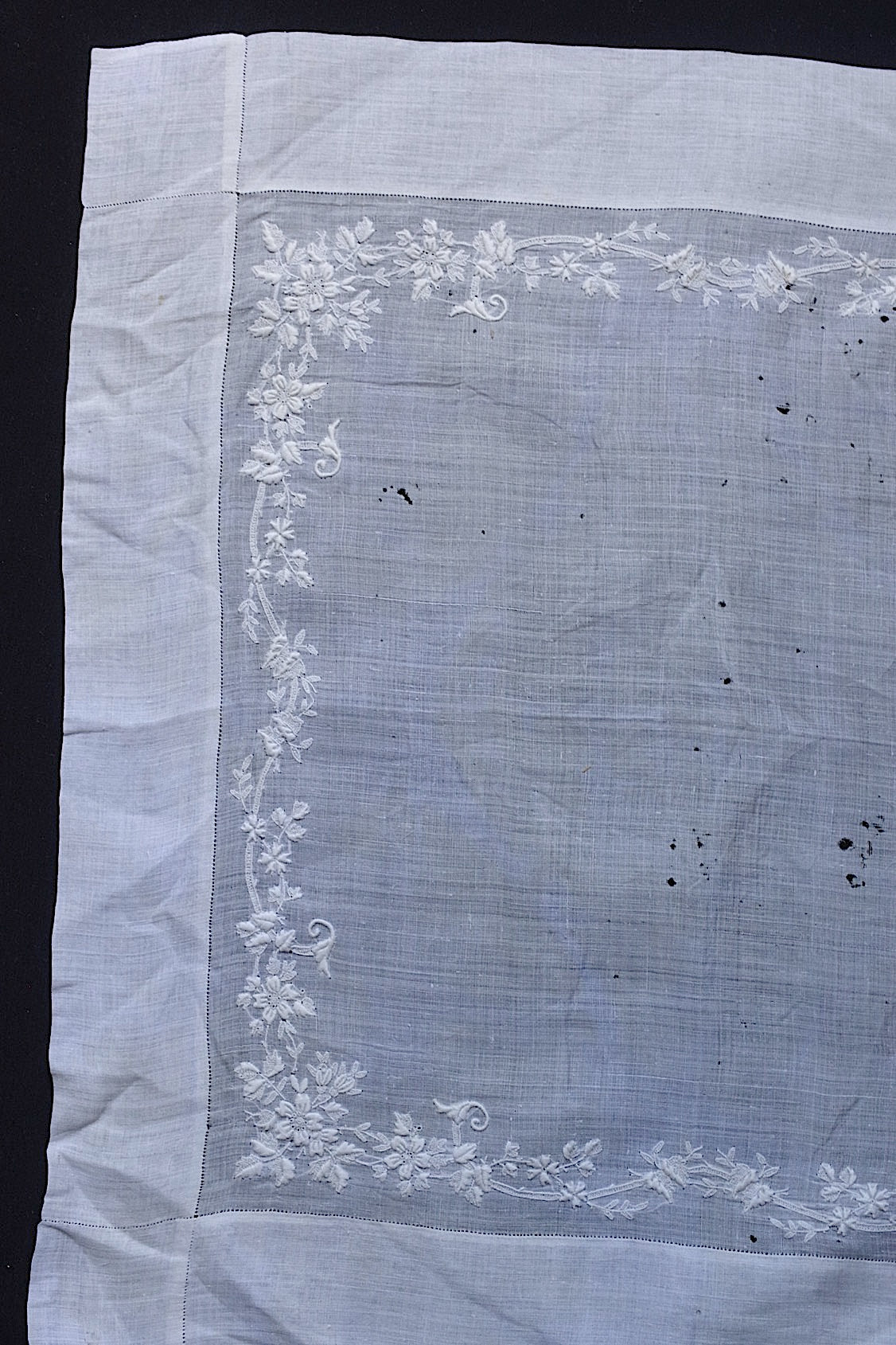 アンティーク刺繍ハンカチ1/dentelle ancienne /antique .FR a l'epoque