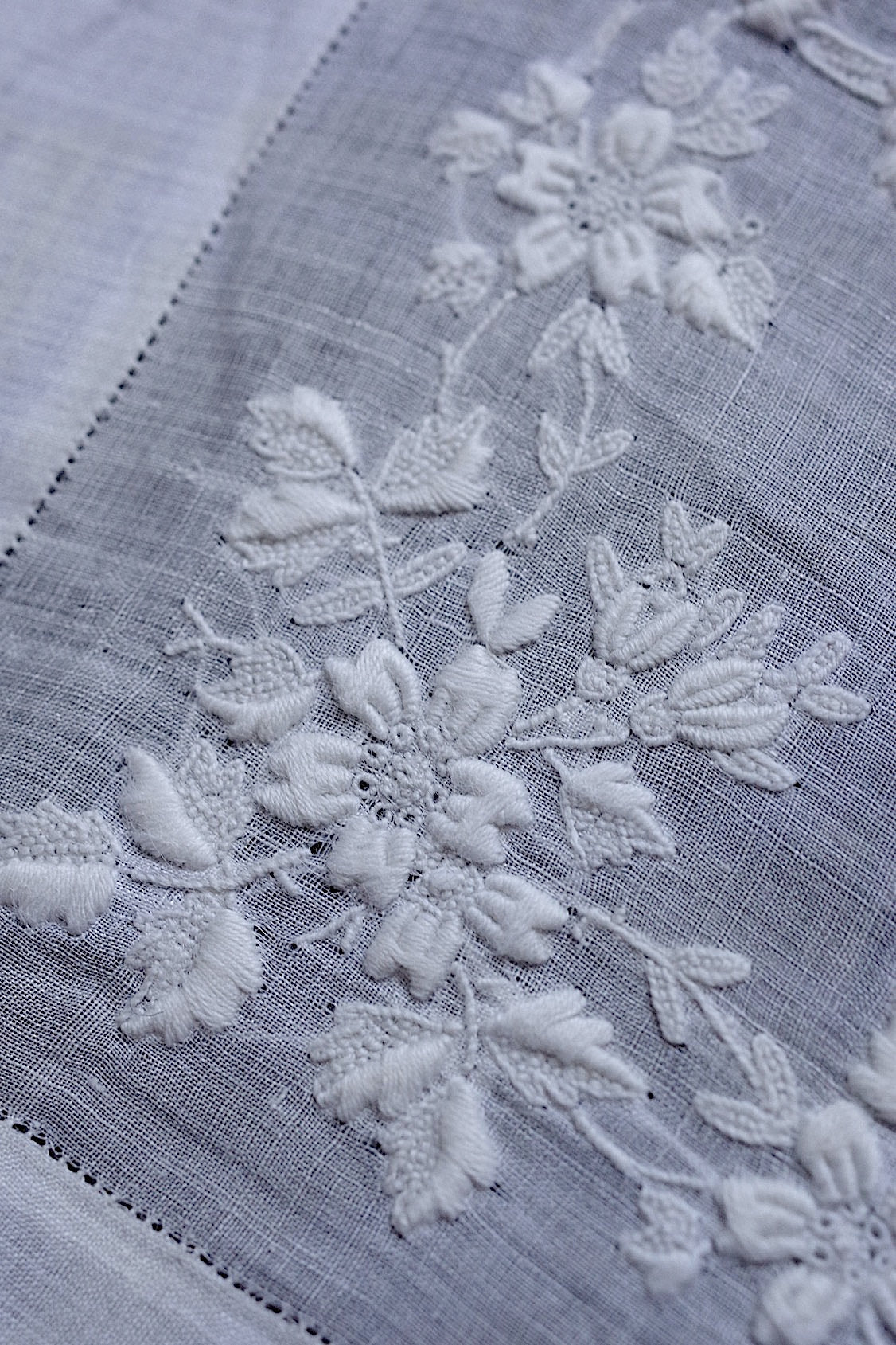 アンティーク刺繍ハンカチ1/dentelle ancienne /antique .FR a l'epoque