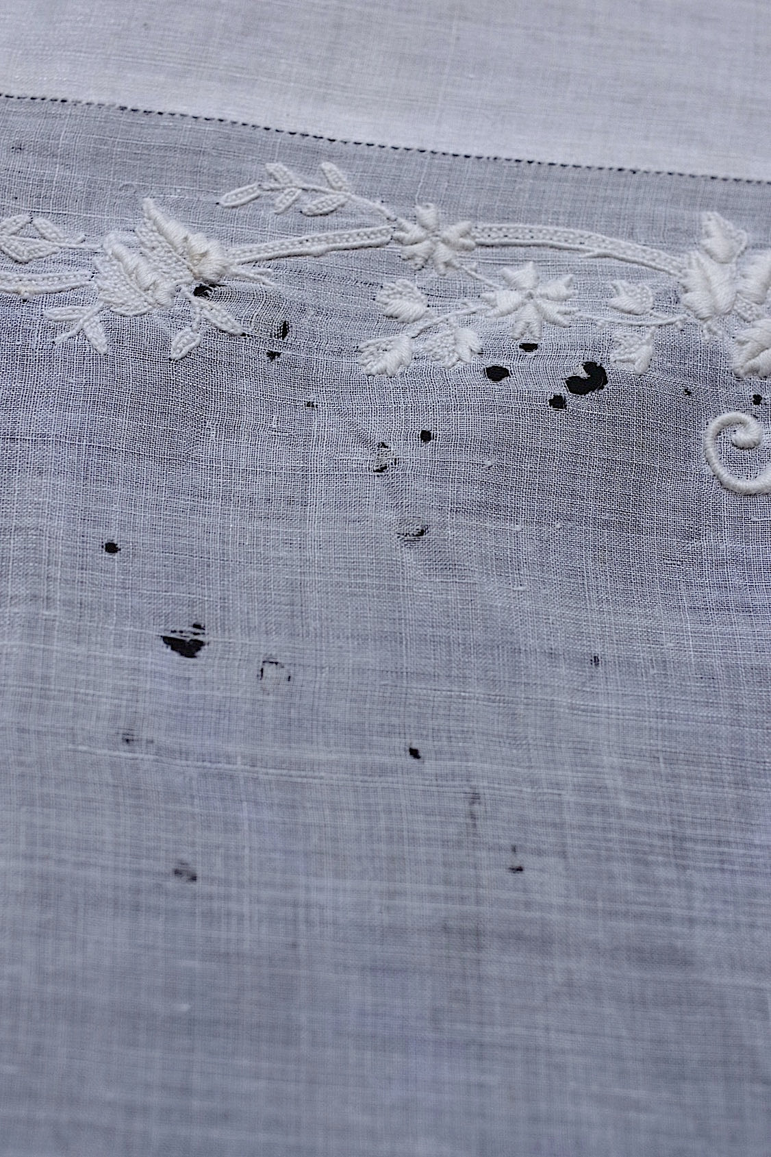 アンティーク刺繍ハンカチ1/dentelle ancienne /antique .FR a l'epoque