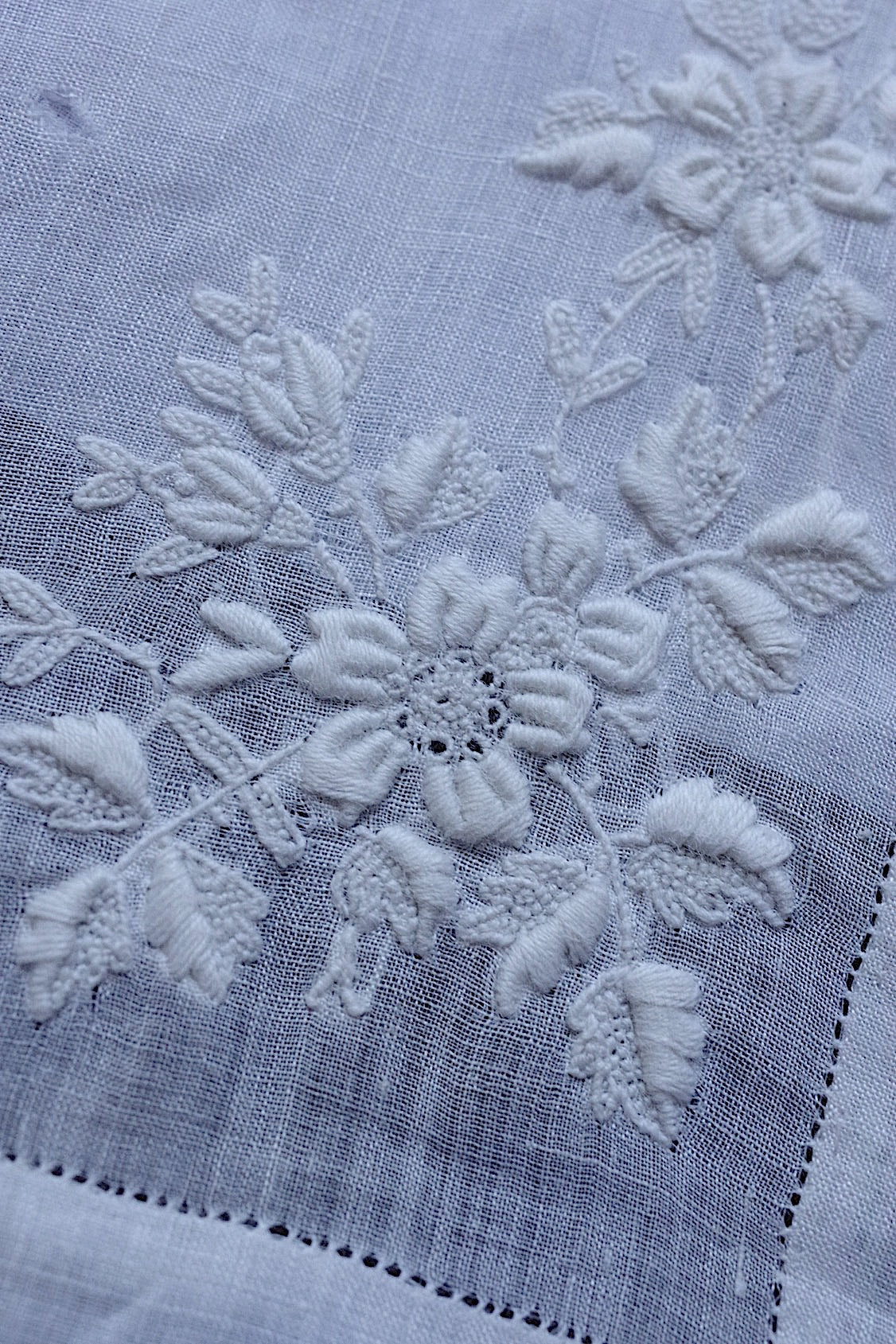 アンティーク刺繍ハンカチ1/dentelle ancienne /antique .FR a l'epoque