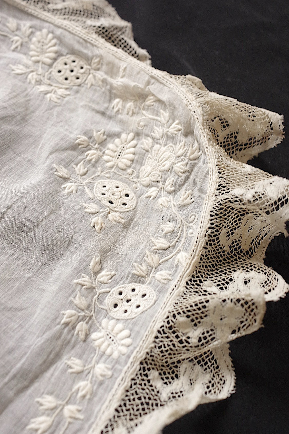 アンティーク刺繍ハンカチ2/dentelle ancienne /antique .FR a l'epoque