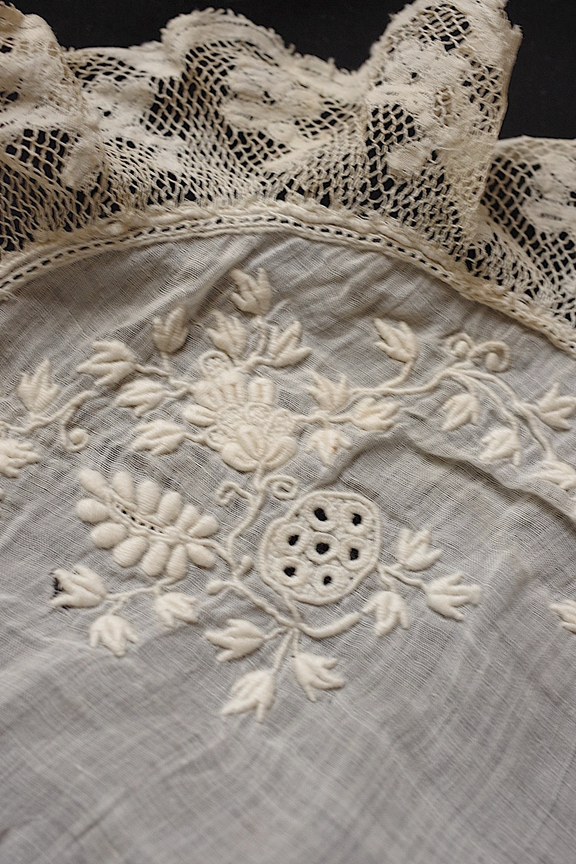 アンティーク刺繍ハンカチ2/dentelle ancienne /antique .FR a l'epoque