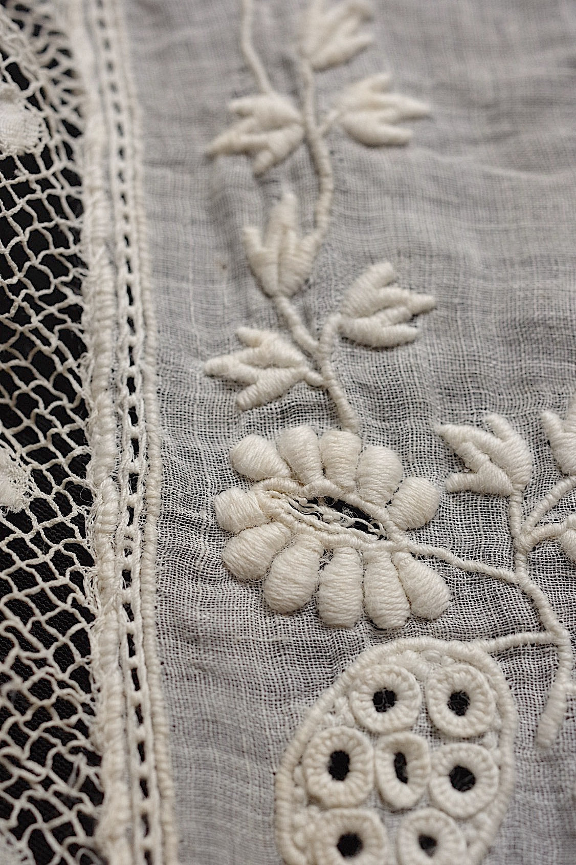 アンティーク刺繍ハンカチ2/dentelle ancienne /antique .FR a l'epoque