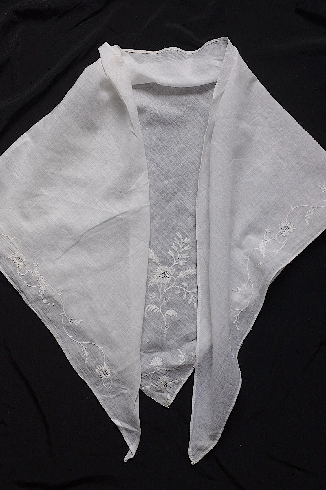 アンティーク刺繍バンダナ/fichu /antique .FR a l'epoque