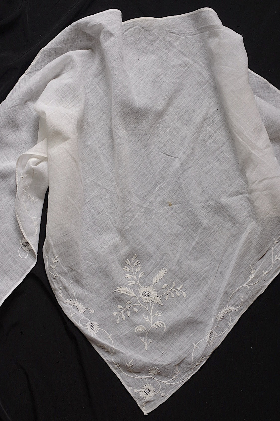 アンティーク刺繍バンダナ/fichu /antique .FR a l'epoque