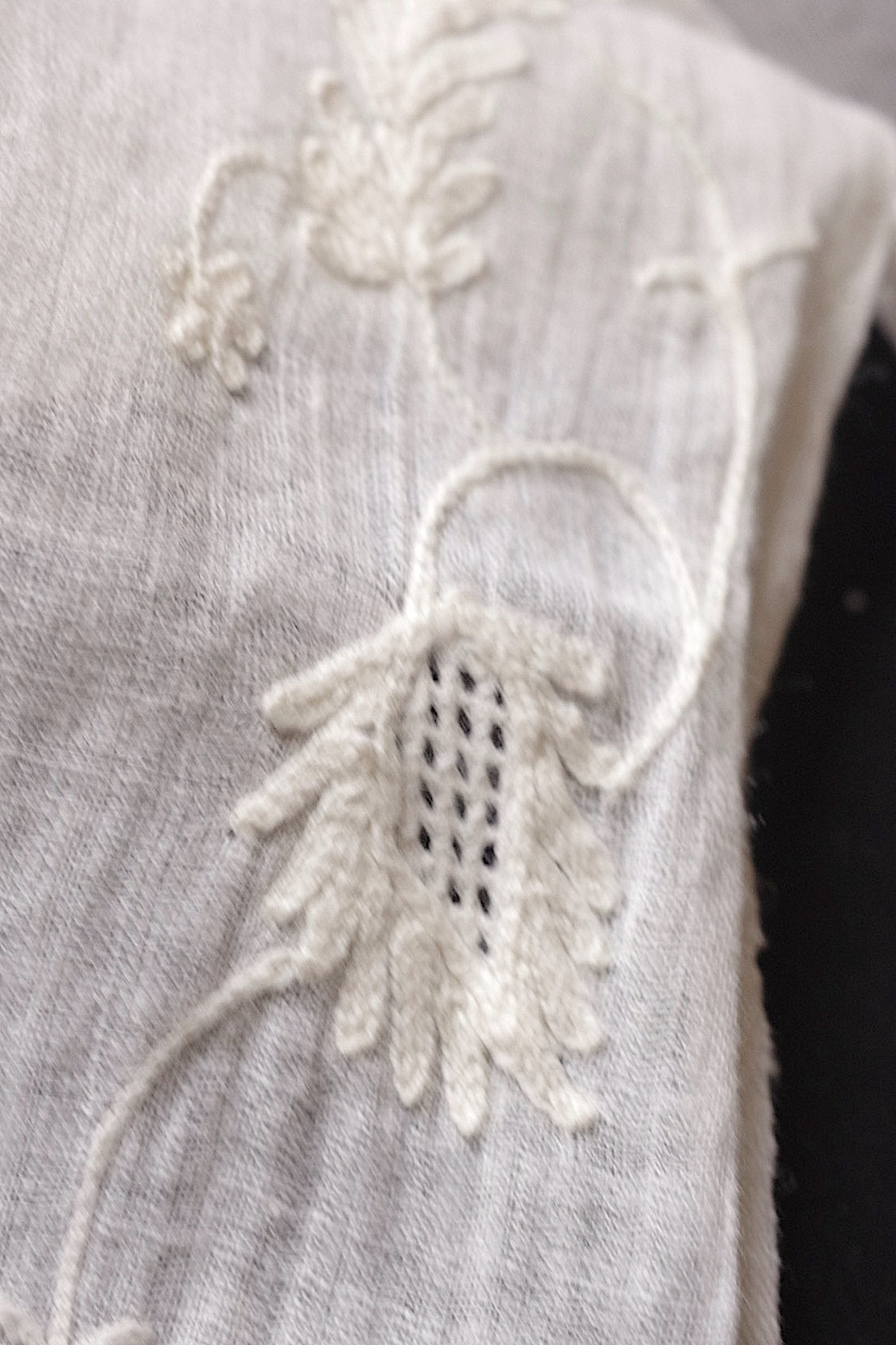 アンティーク刺繍バンダナ/fichu /antique .FR a l'epoque