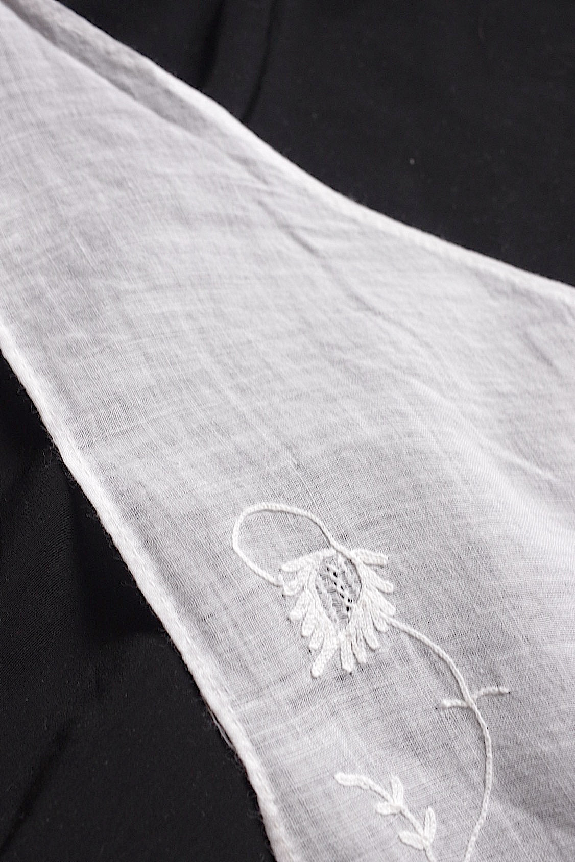 アンティーク刺繍バンダナ/fichu /antique .FR a l'epoque