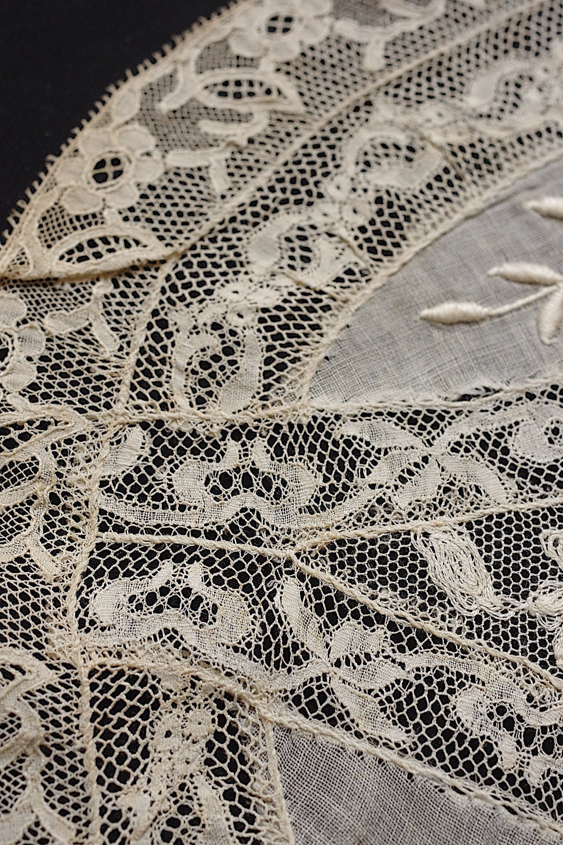 アンティーク刺繍/napperon /antique .FR a l'epoque