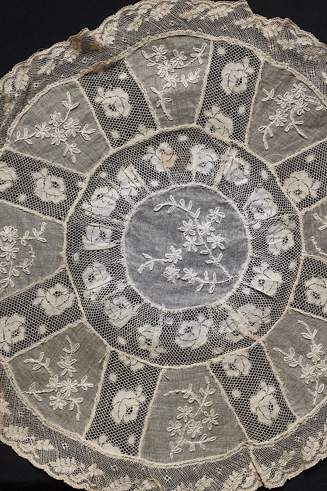 アンティーク刺繍/napperon  /antique .FR a l'epoque