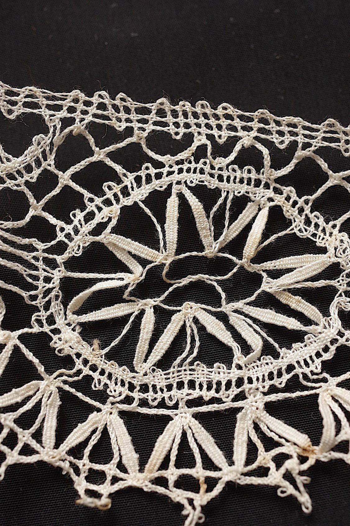アンティークレースボビン/dentelle ancienne  /antique lace .FR a l'epoque