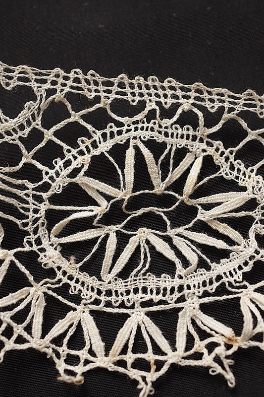 アンティークレースボビン/dentelle ancienne /antique lace .FR a l'epoque