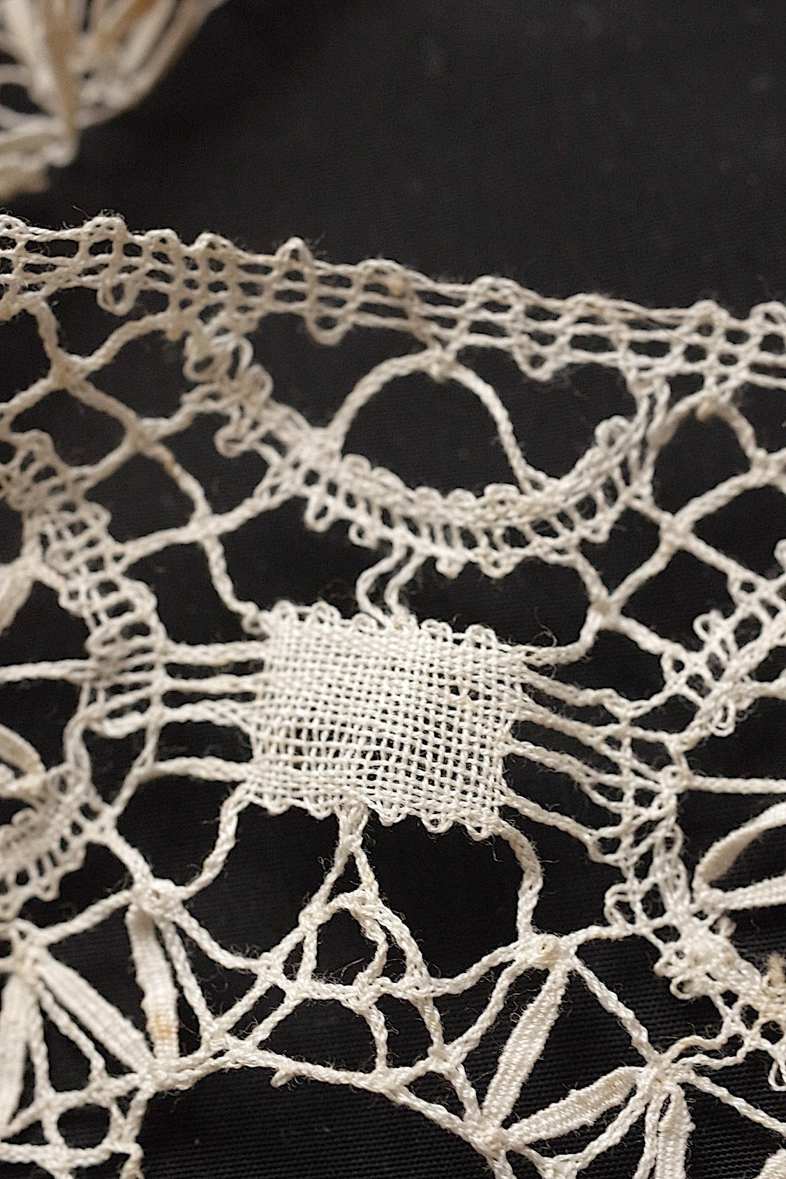 アンティークレースボビン/dentelle ancienne  /antique lace .FR a l'epoque