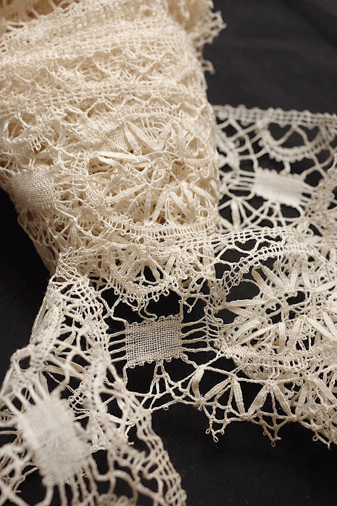 アンティークレースボビン/dentelle ancienne  /antique lace .FR a l'epoque