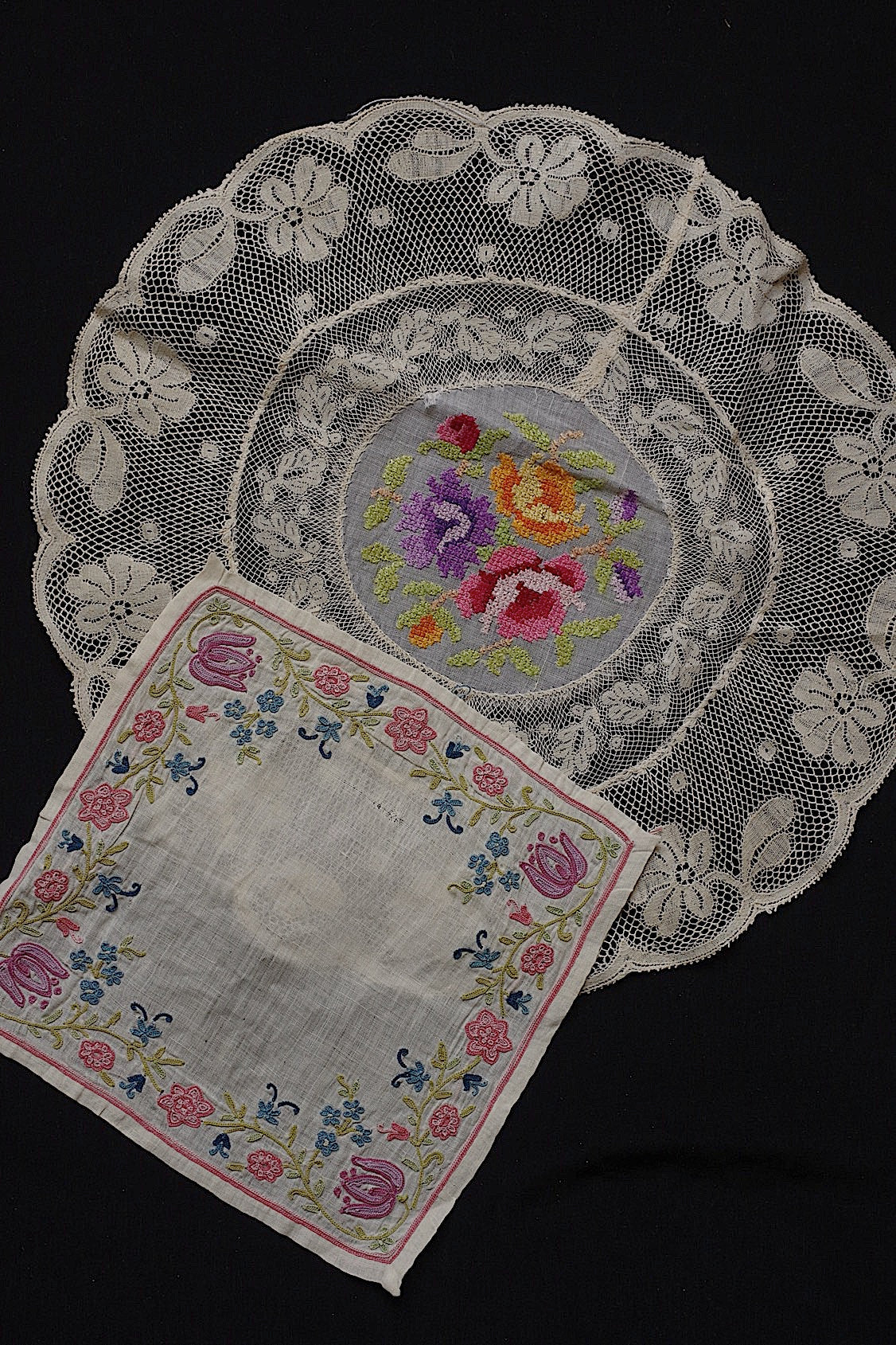 アンティークnapperon/dentelle ancienne  /antique lace .FR a l'epoque