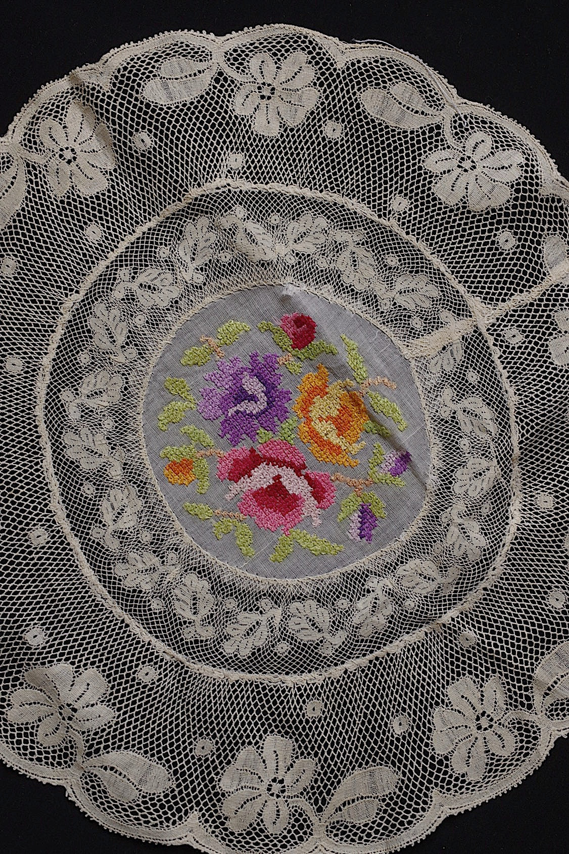 アンティークnapperon/dentelle ancienne  /antique lace .FR a l'epoque