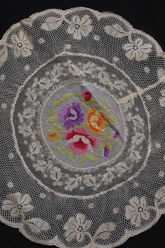 アンティークnapperon/dentelle ancienne /antique lace .FR a l'epoque