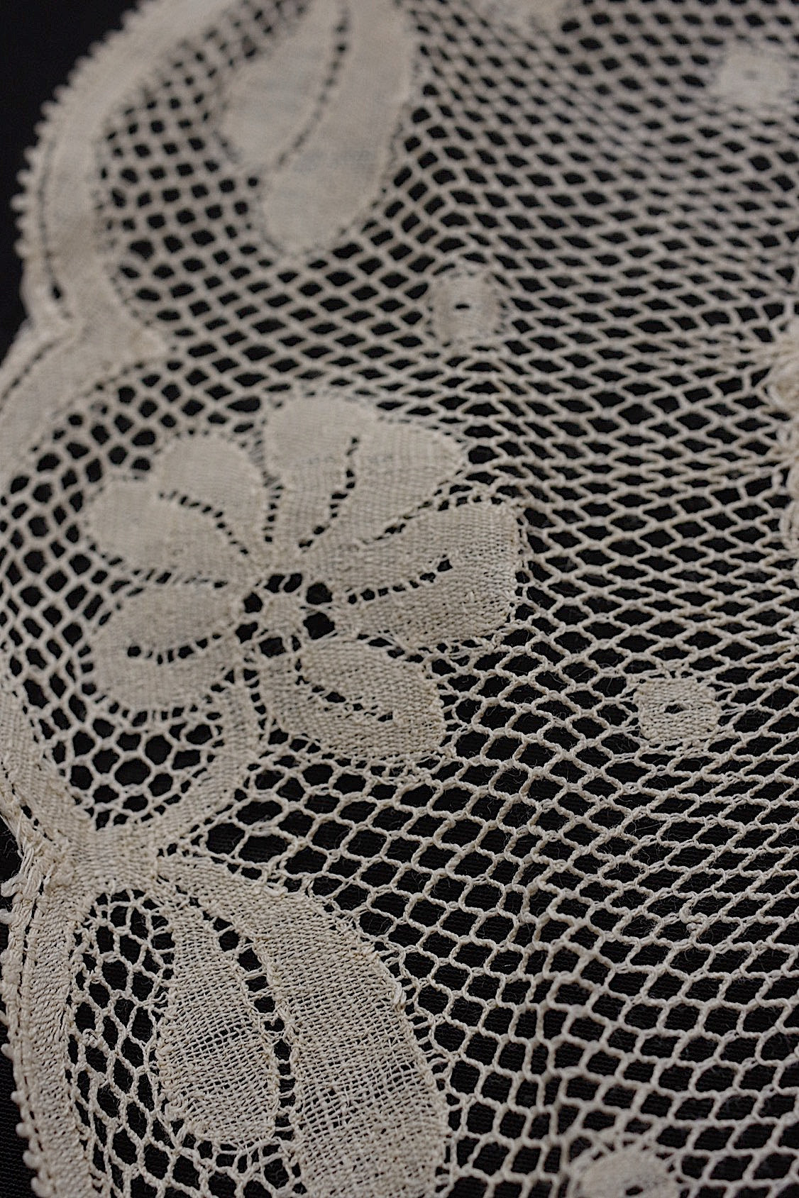 アンティークnapperon/dentelle ancienne  /antique lace .FR a l'epoque