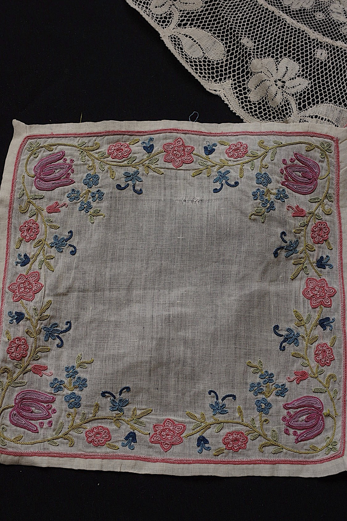 アンティークnapperon/dentelle ancienne  /antique lace .FR a l'epoque