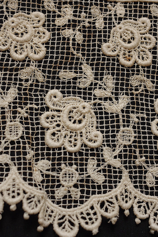 アンティークレース 2種/dentelle ancienne /antique lace .FR a l'epoque