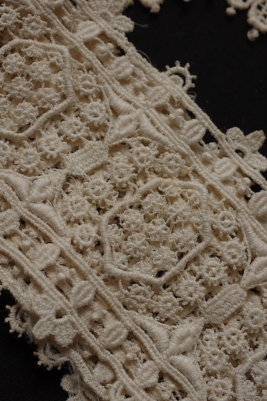 アンティークレース 2種/dentelle ancienne  /antique lace .FR a l'epoque