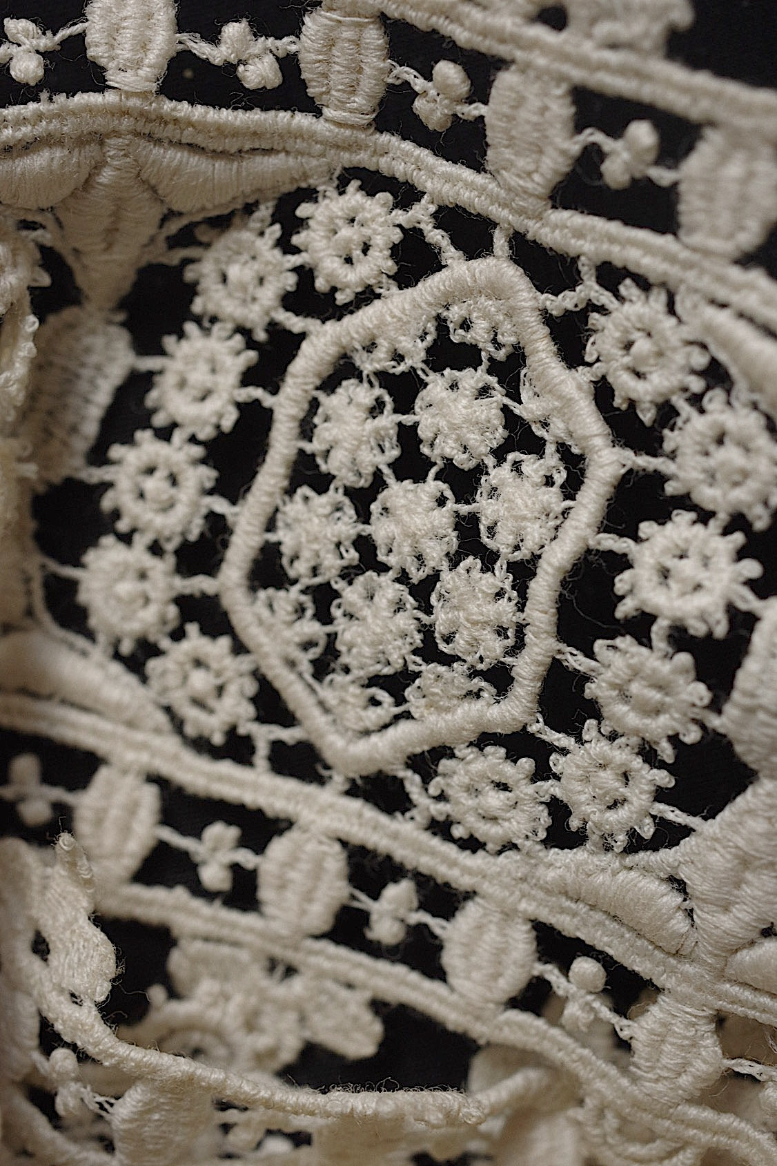 アンティークレース 2種/dentelle ancienne /antique lace .FR a l'epoque