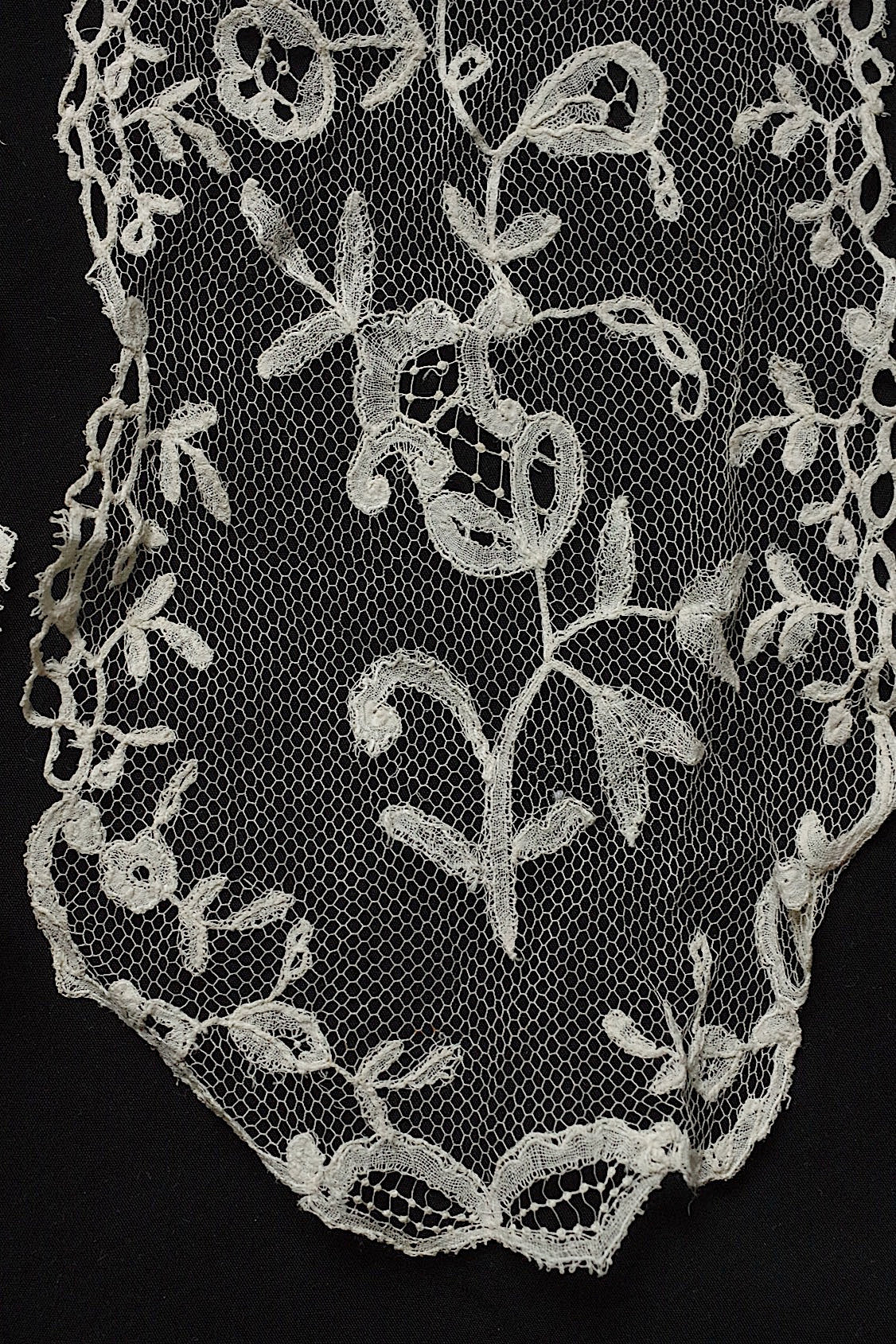 アンティークレースラペット/dentelle ancienne/antique lace .FR a l'epoque