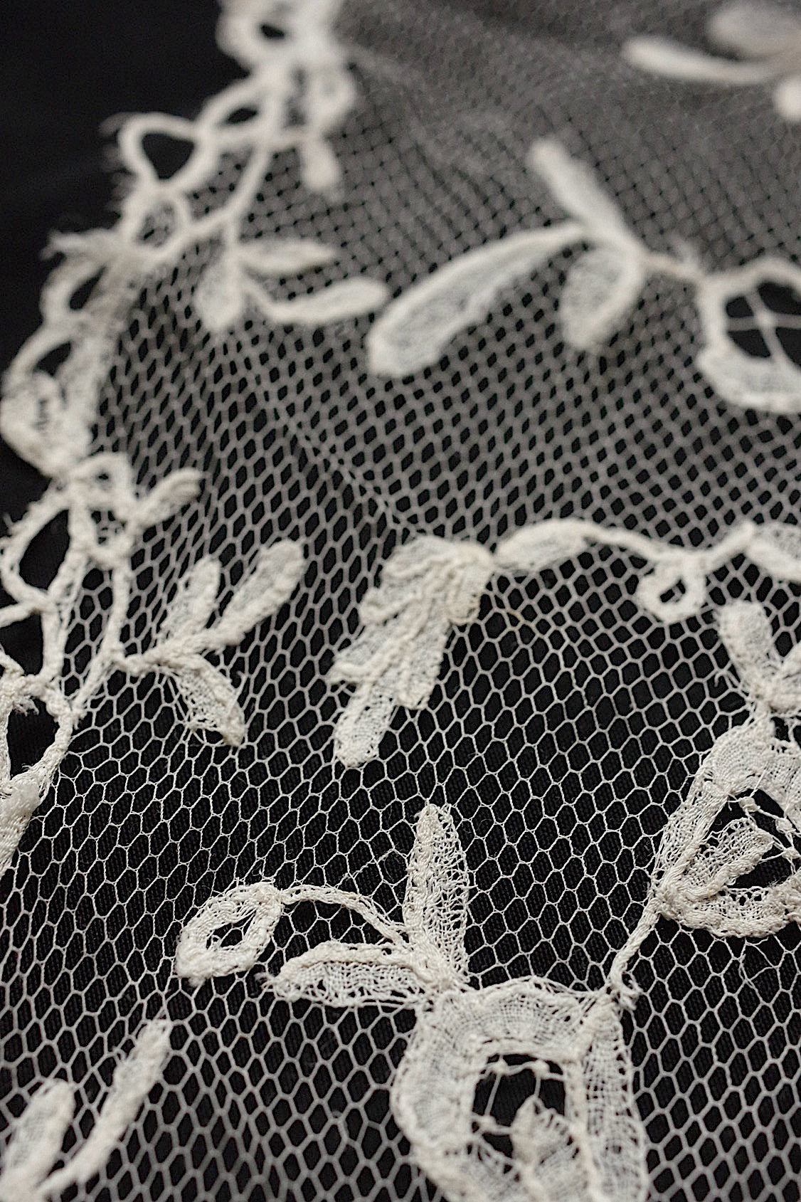 アンティークレースラペット/dentelle ancienne/antique lace .FR a l'epoque