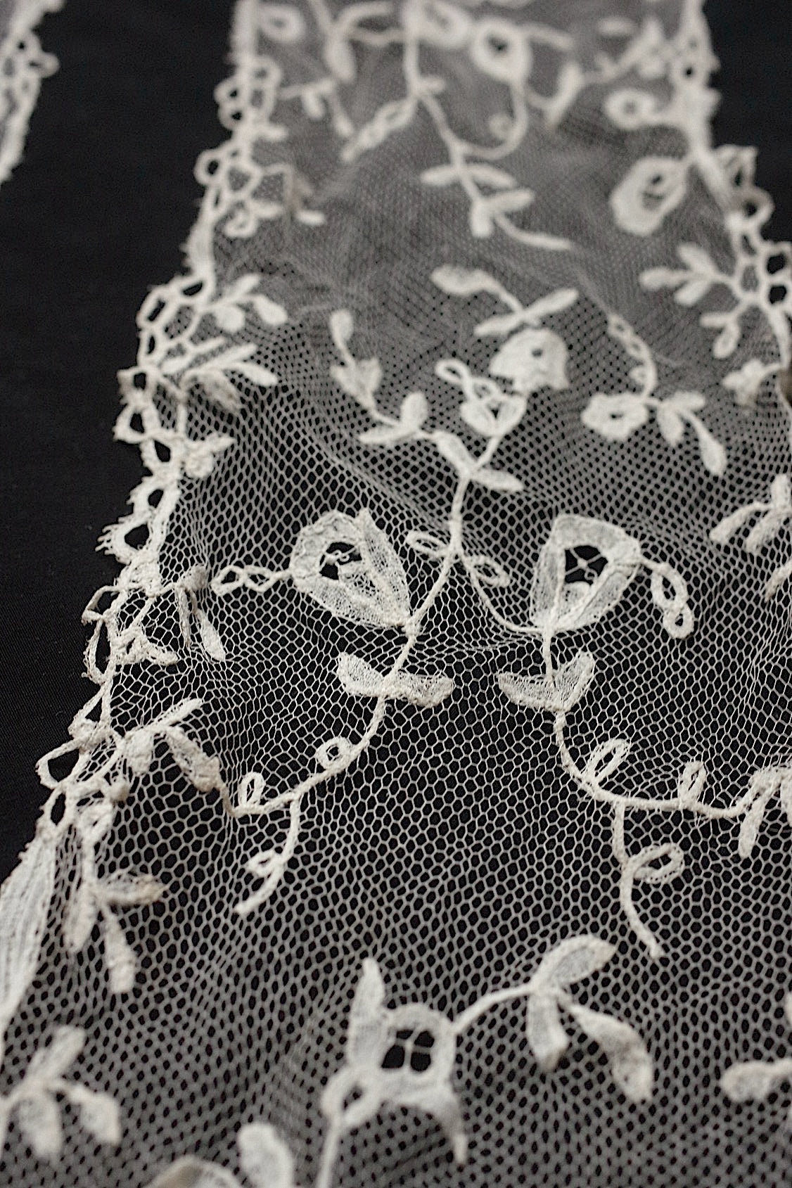 アンティークレースラペット/dentelle ancienne/antique lace .FR a l'epoque