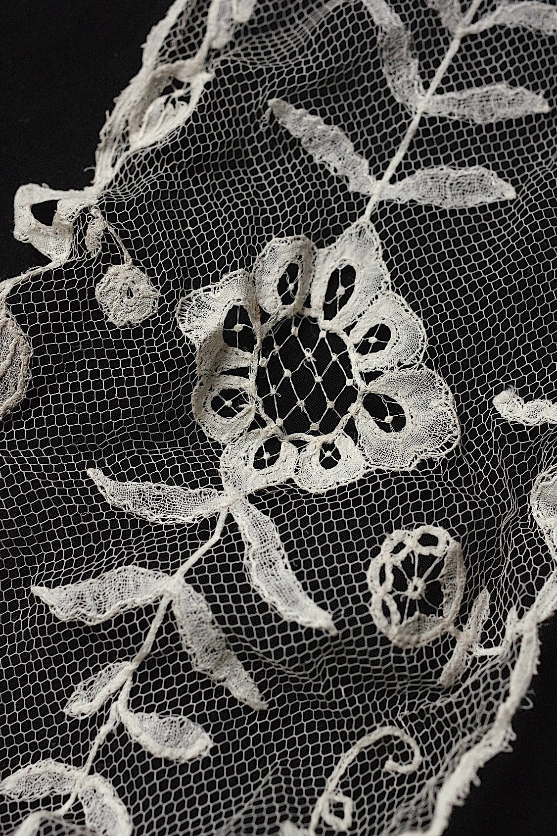 アンティークレースラペット/dentelle ancienne/antique lace .FR a l'epoque