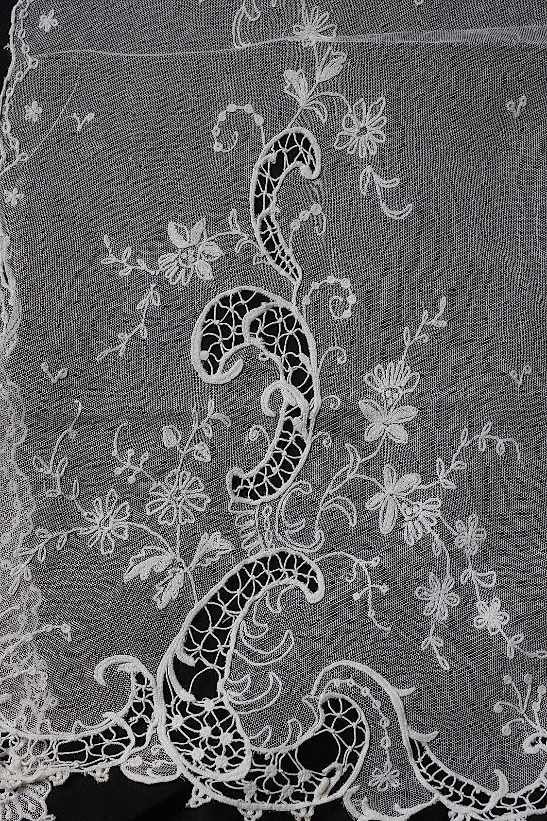 アンティークレースタイ/dentelle ancienne/antique lace .FR a l'epoque