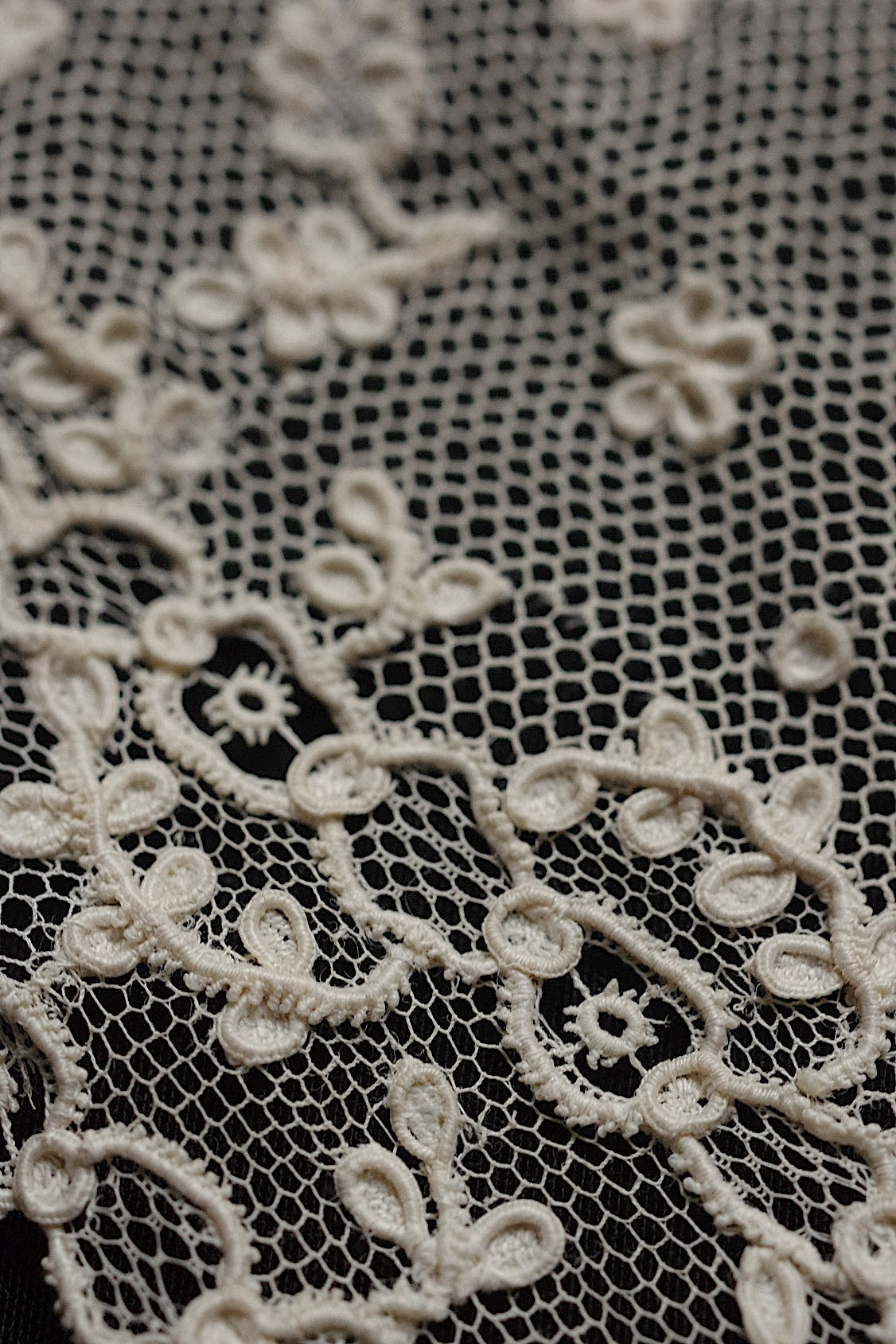 アンティークレースアランソン/dentelle ancienne/antique lace .FR a l'epoque