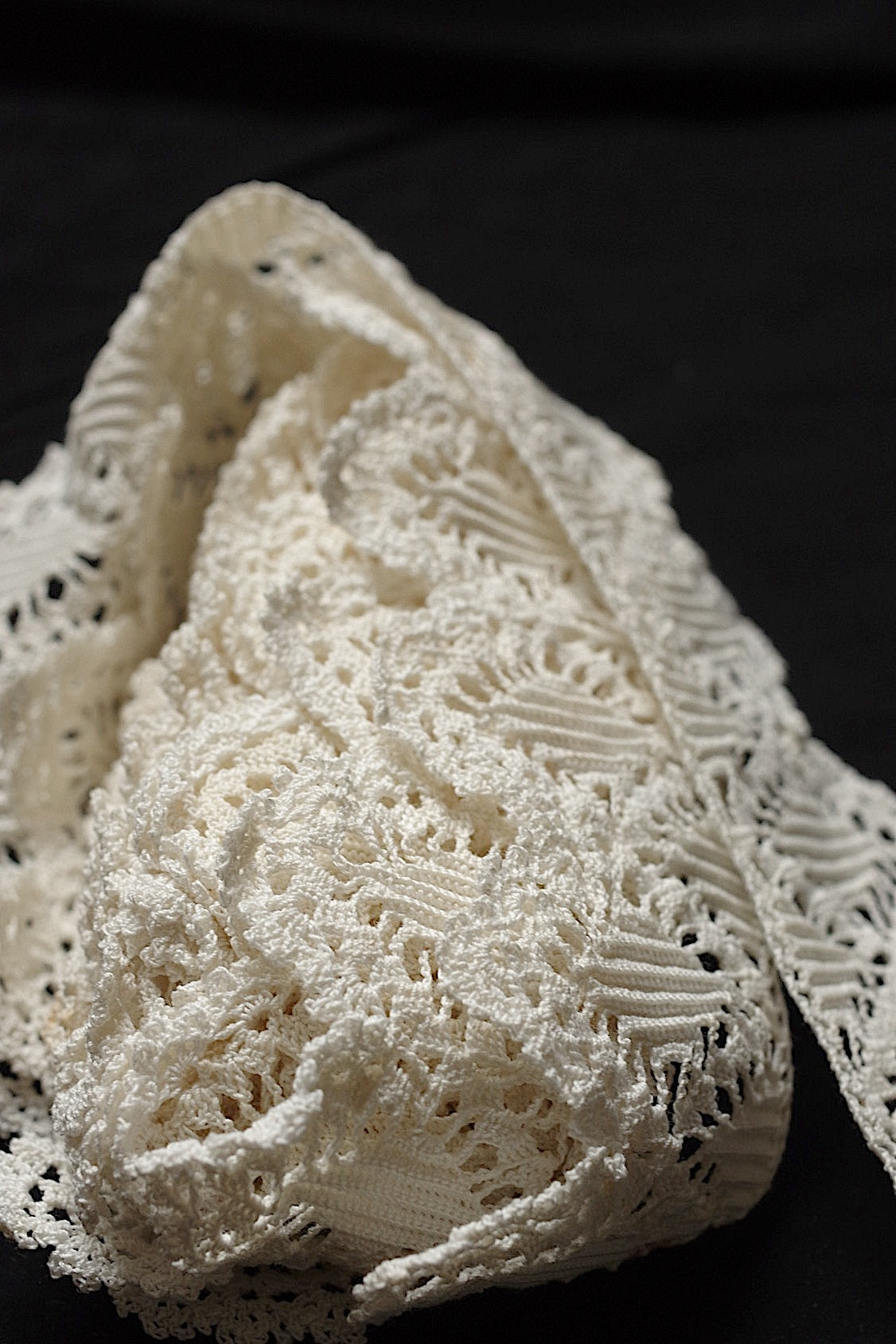 アンティークレース400cm/dentelle ancienne/antique lace .FR a l'epoque