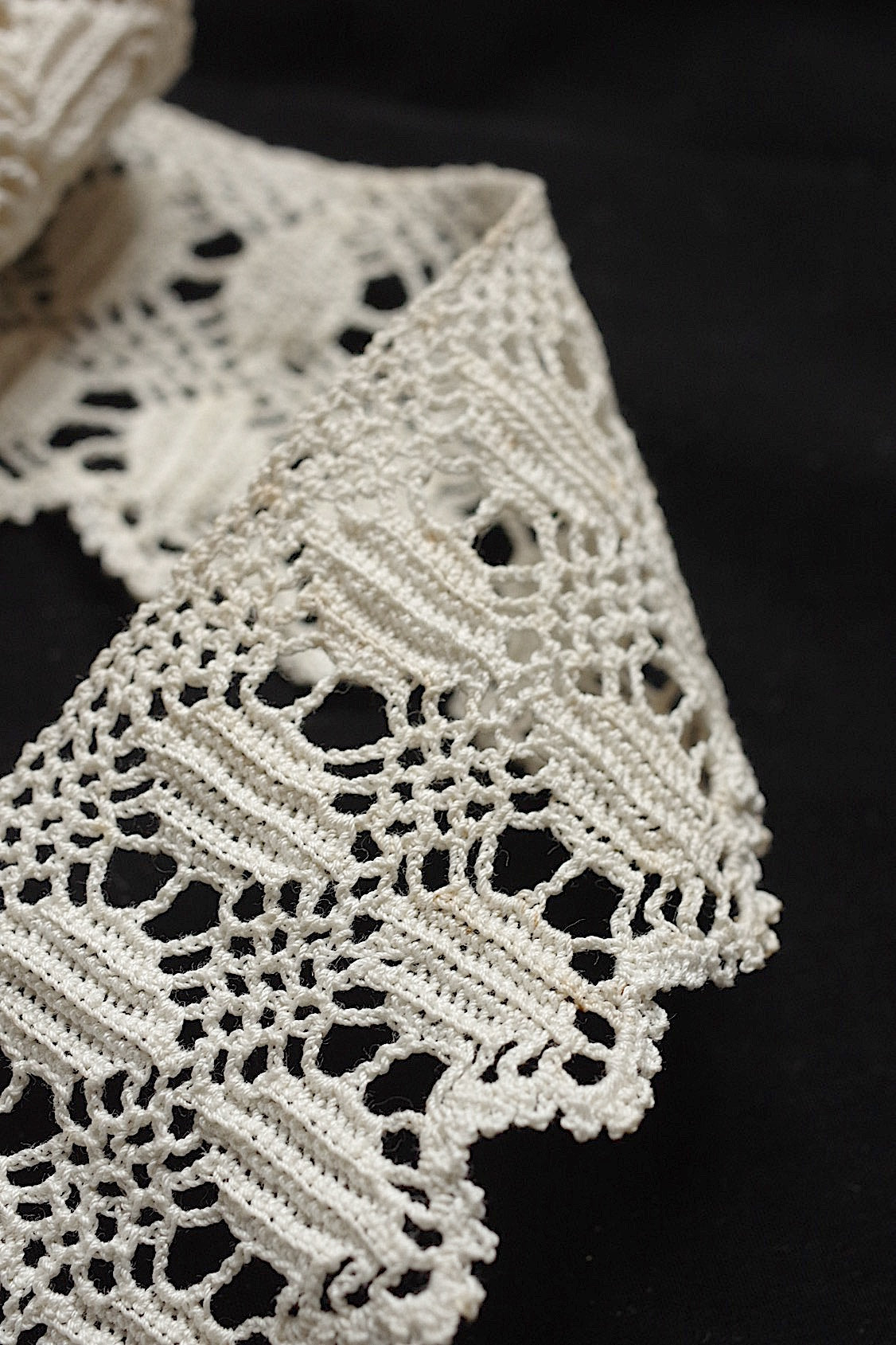 アンティークレース335cm/dentelle ancienne/antique lace .FR a l'epoque