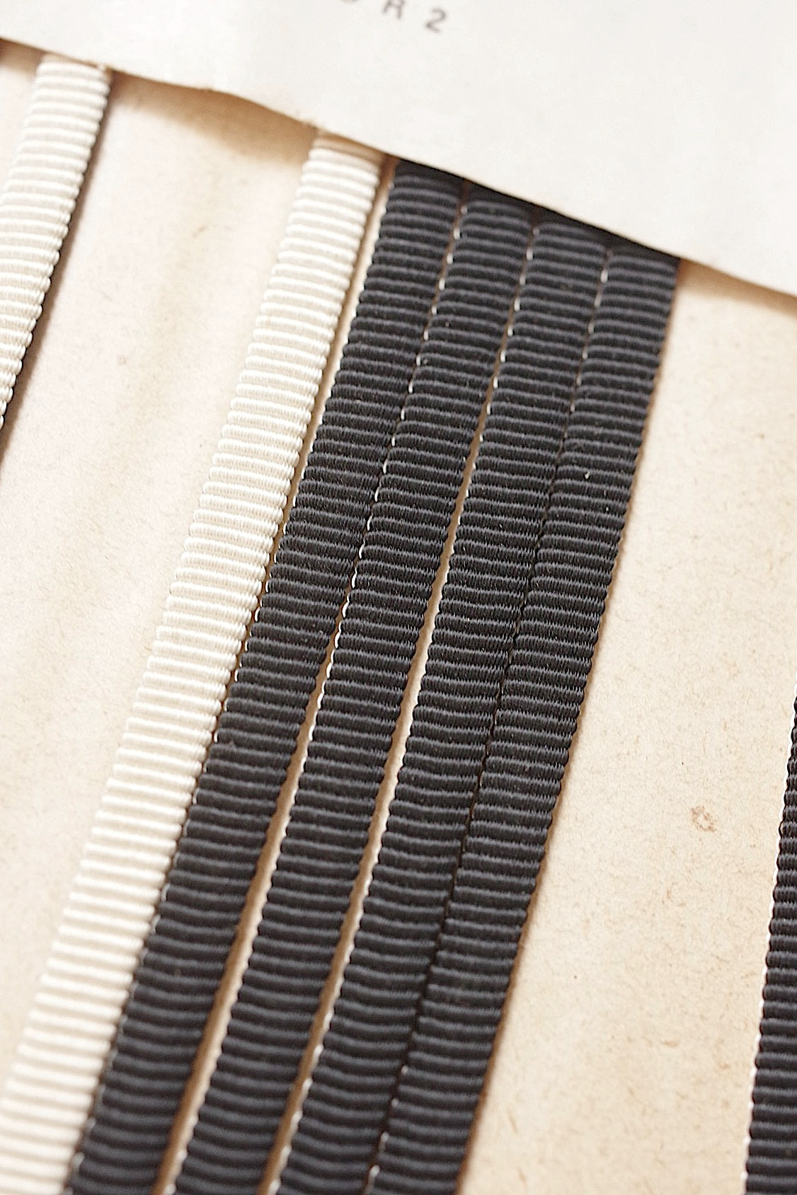 アンティークリボン黒白/ruban/antique ribbon4 .FR a l'epoque