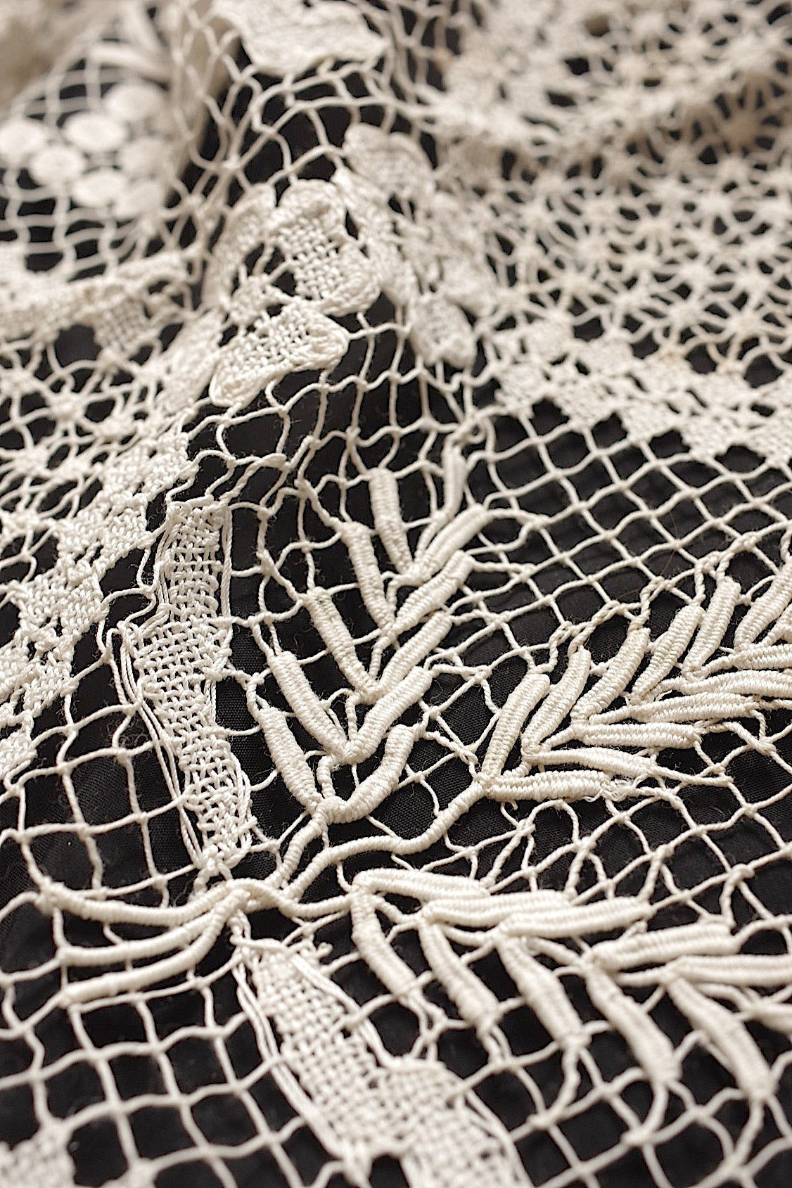 アンティークレース フィレ/dentelle ancienne/antique lace .FR a l'epoque