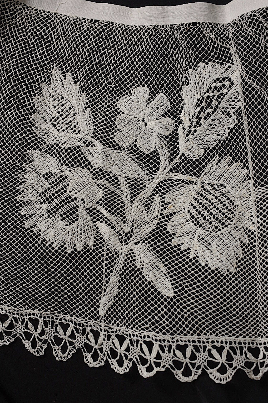 アンティークレース225cm/dentelle ancienne/antique lace .FR a l'epoque