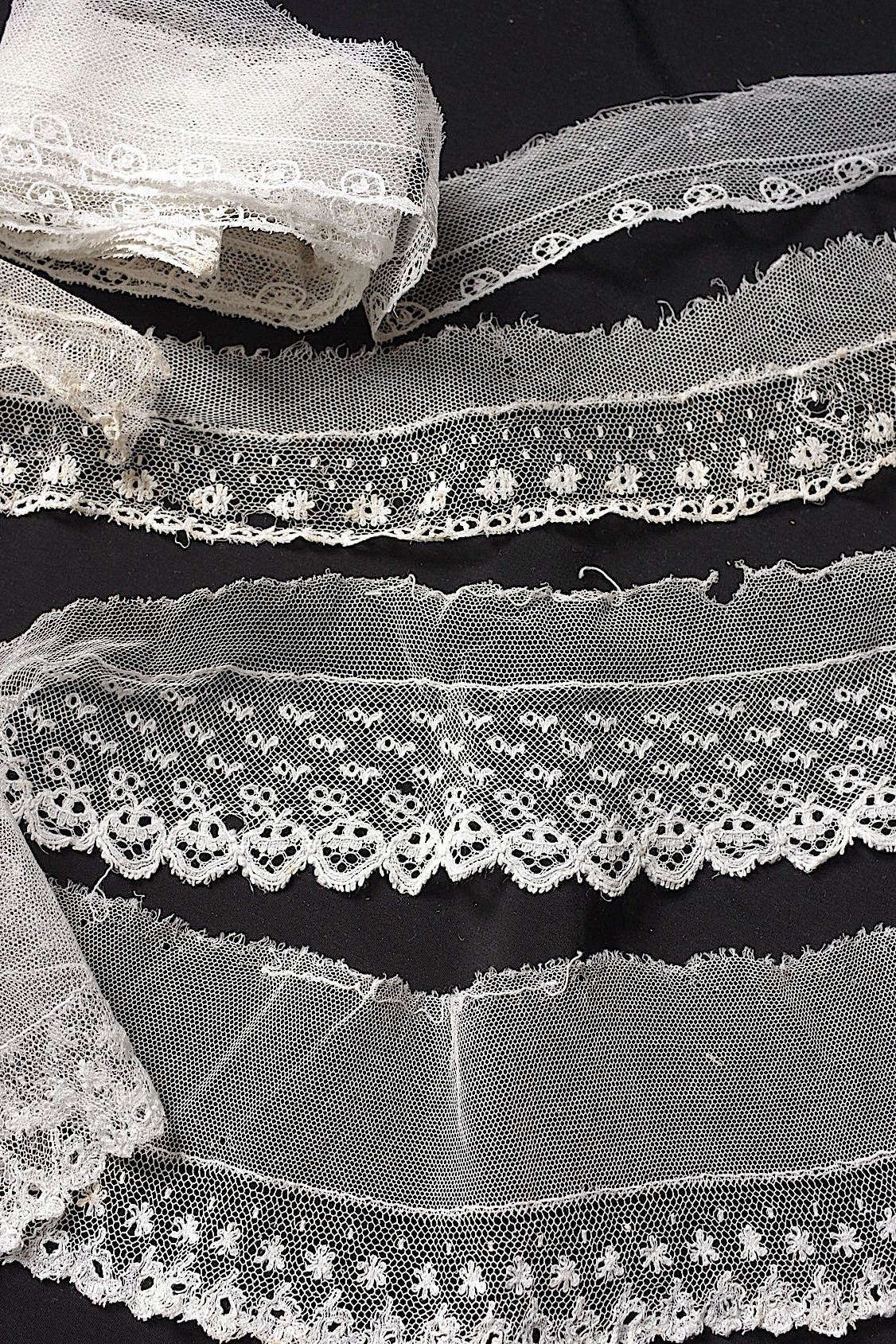 アンティークレース4種/dentelle ancienne/antique lace .FR a l'epoque