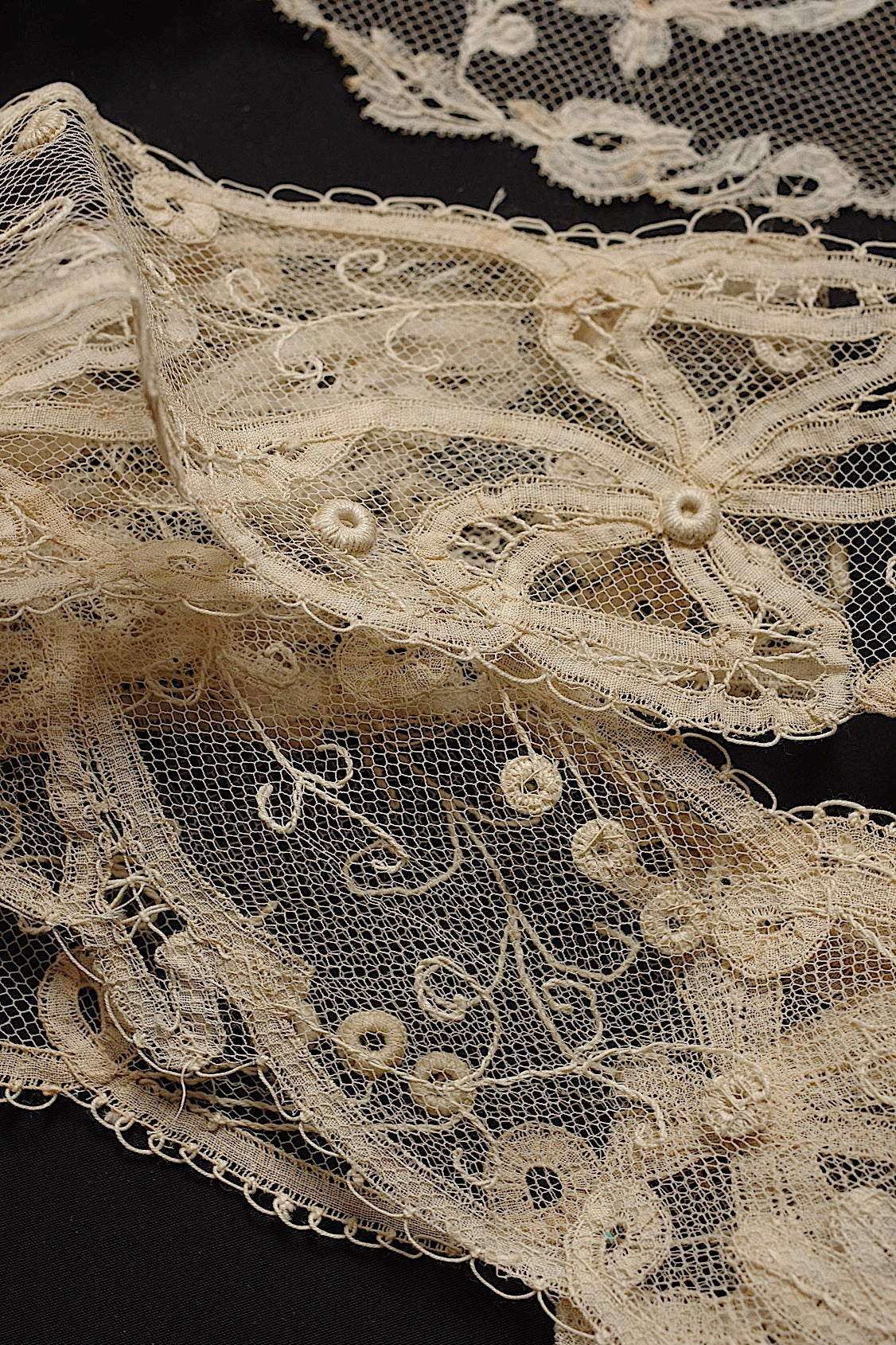 アンティークレース2種/dentelle ancienne/antique lace .FR a l'epoque