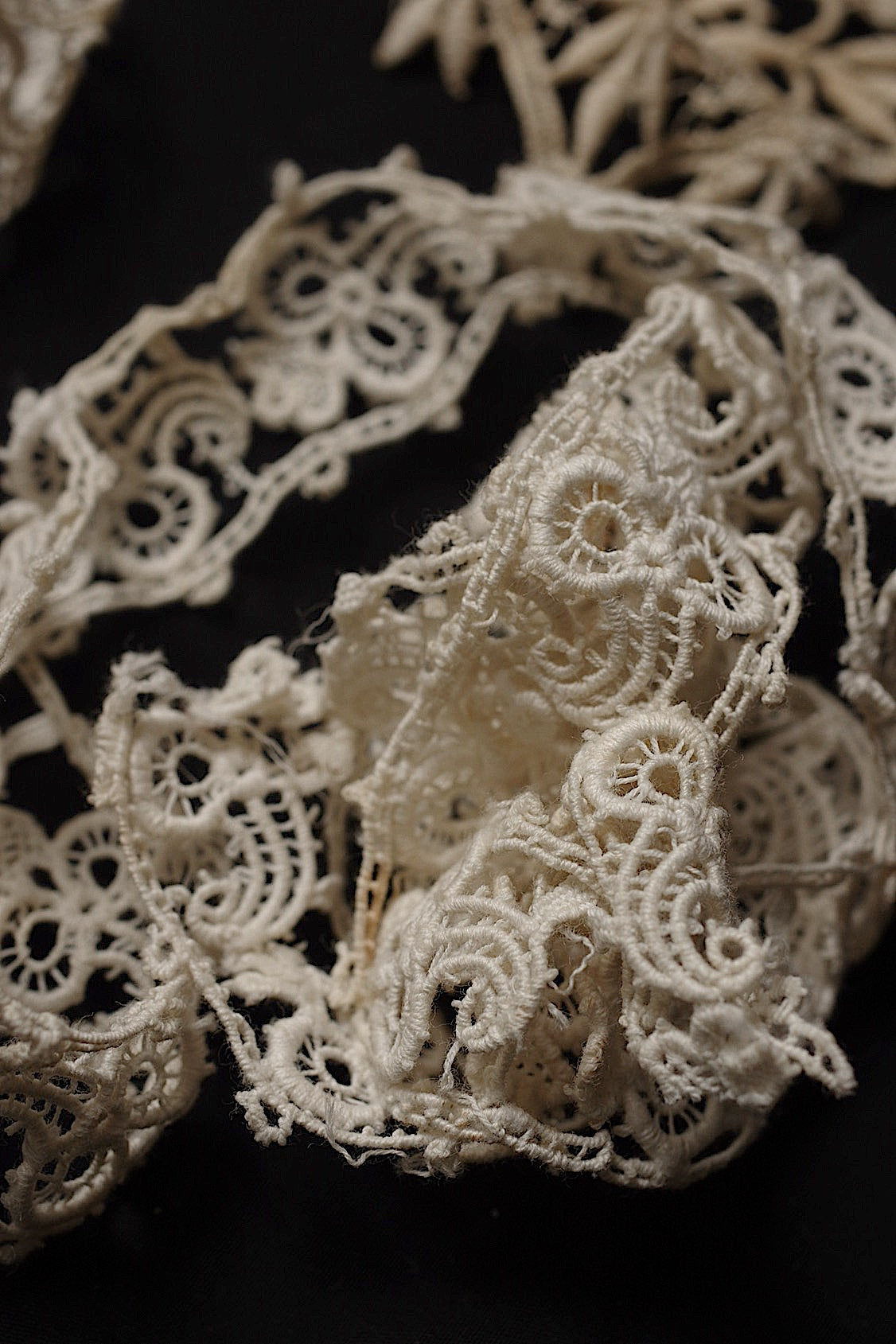 アンティークレース2種/dentelle ancienne/antique lace .FR a l'epoque