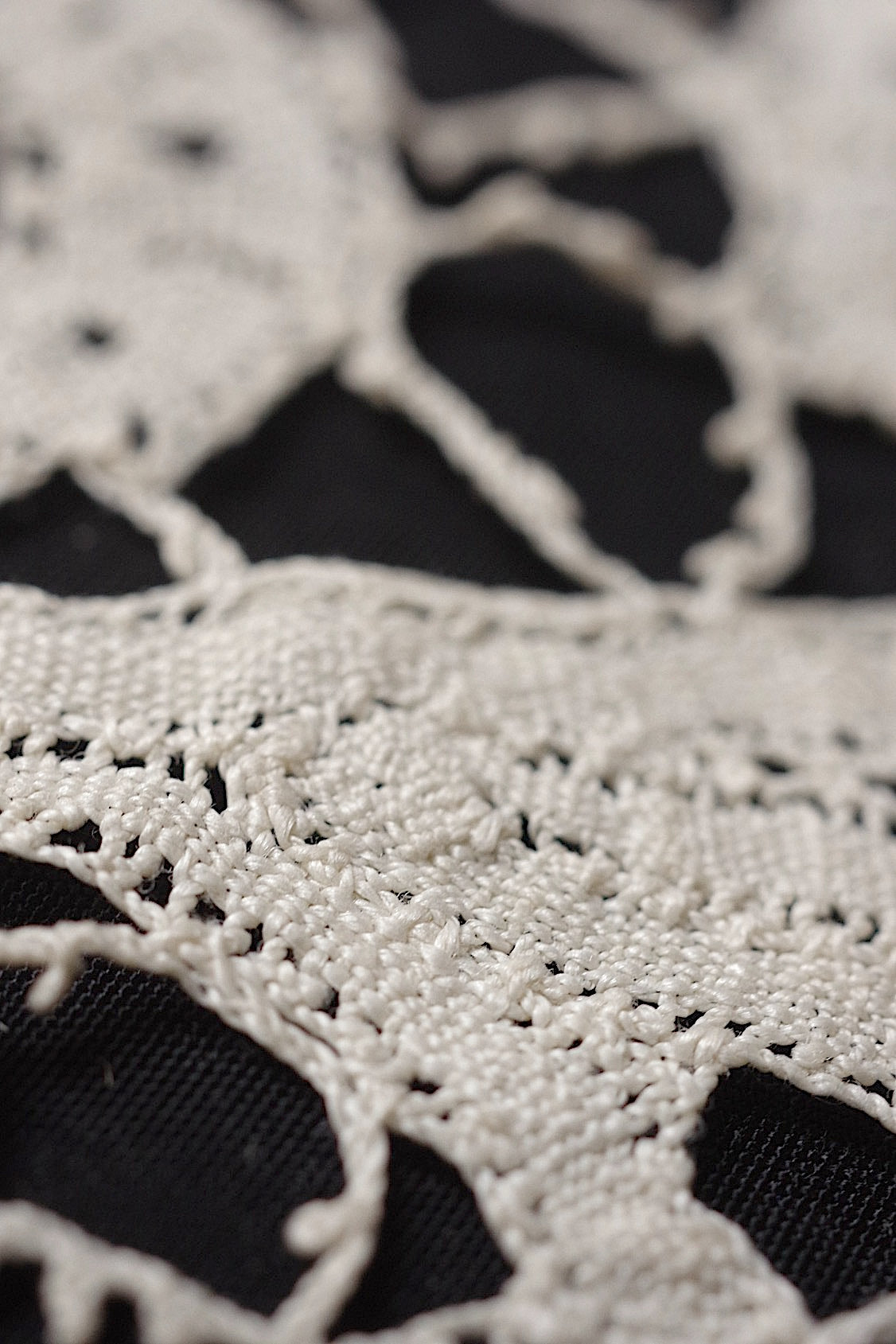 アンティークレースミラネーズ/dentelle ancienne/antique lace .FR a l'epoque