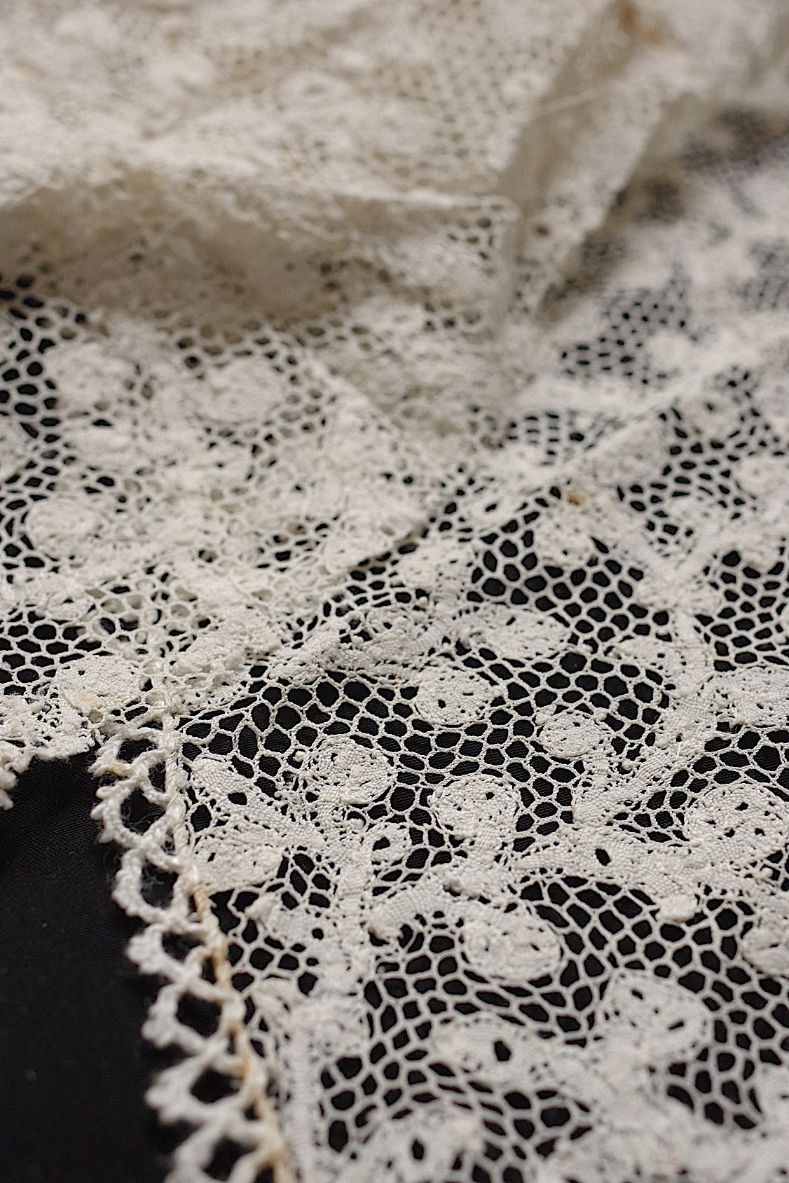 アンティークレースミラネーズ/dentelle ancienne/antique lace .FR a l'epoque