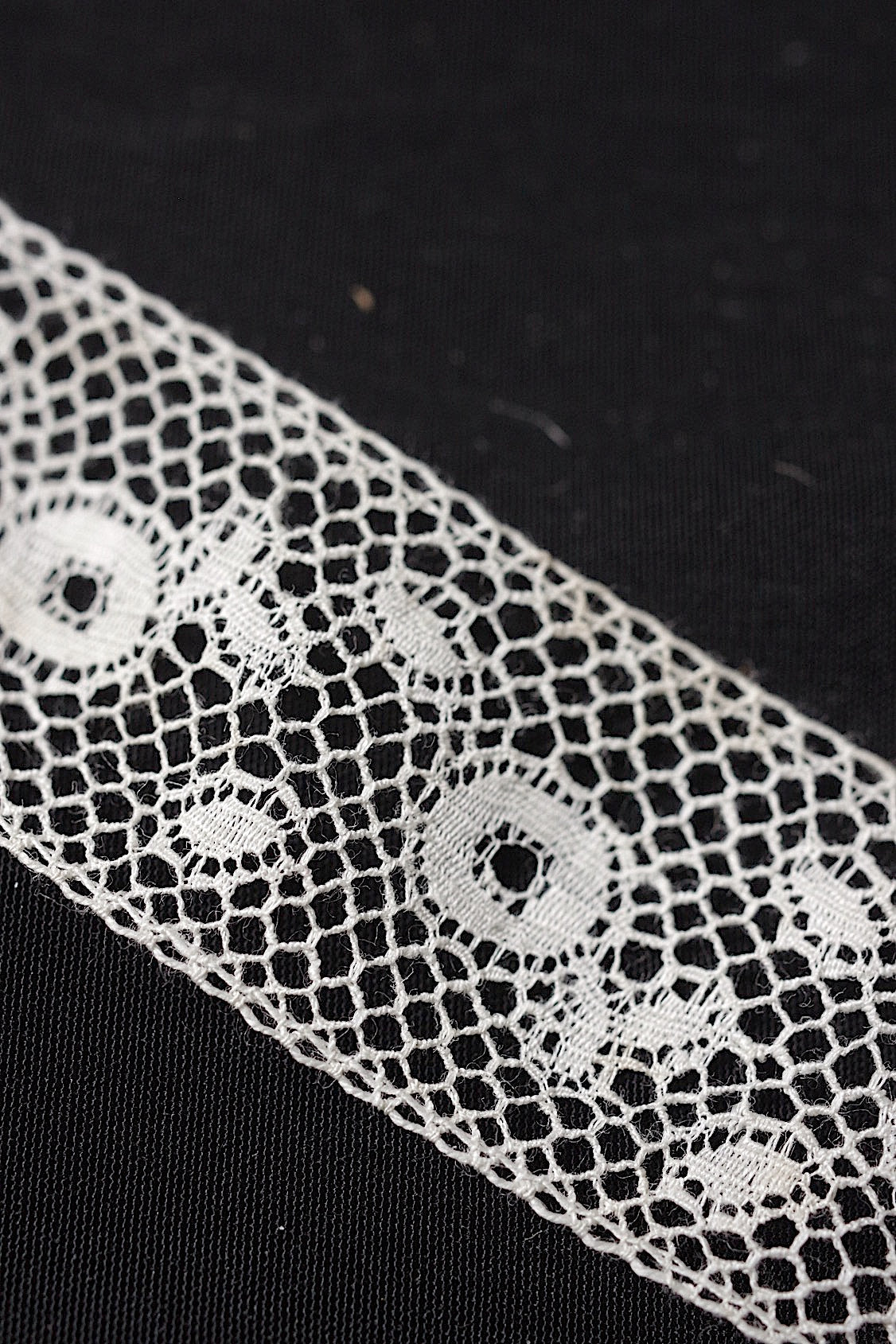 アンティークレース740cm/dentelle ancienne/antique lace .FR a l'epoque